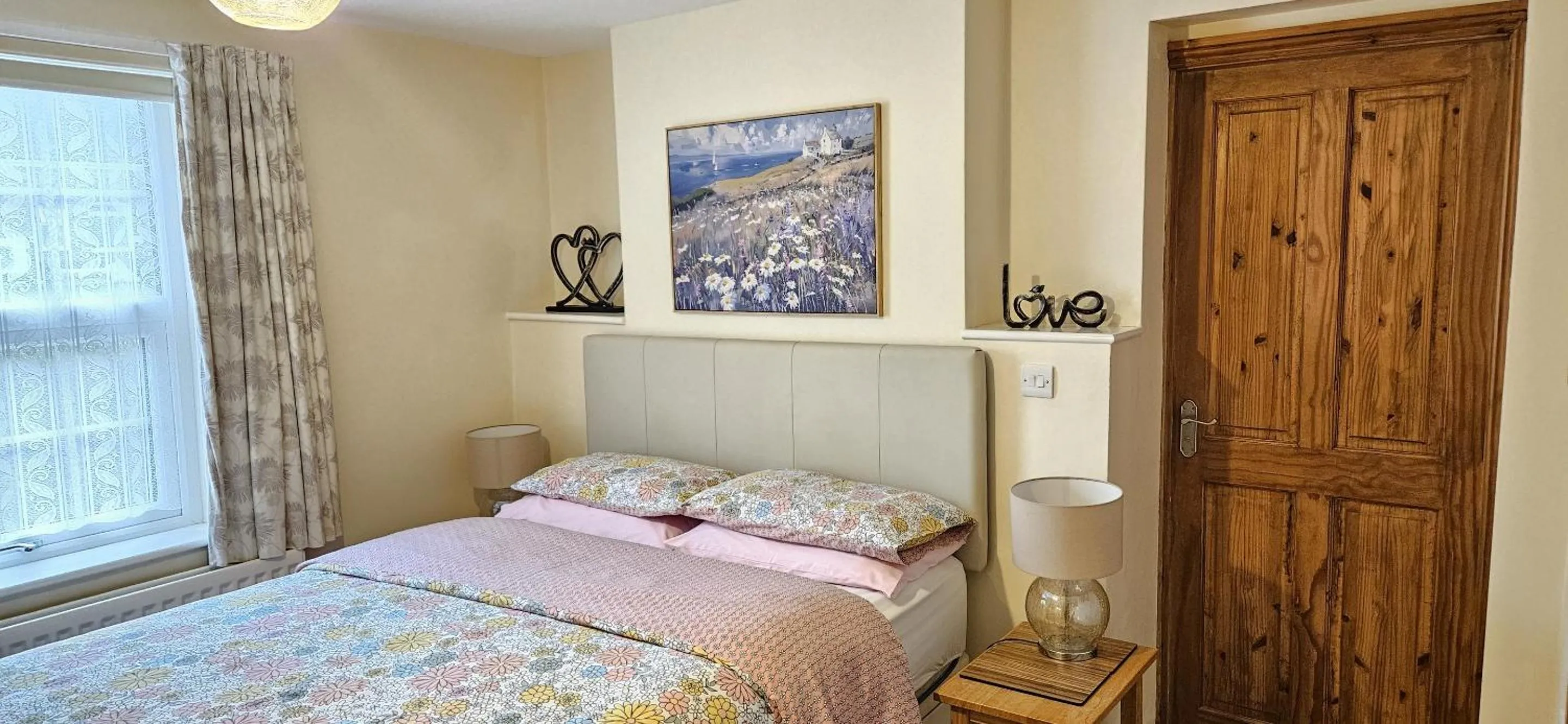 Bedroom, Bed in Saltburn Holidays Bluebell Cottage