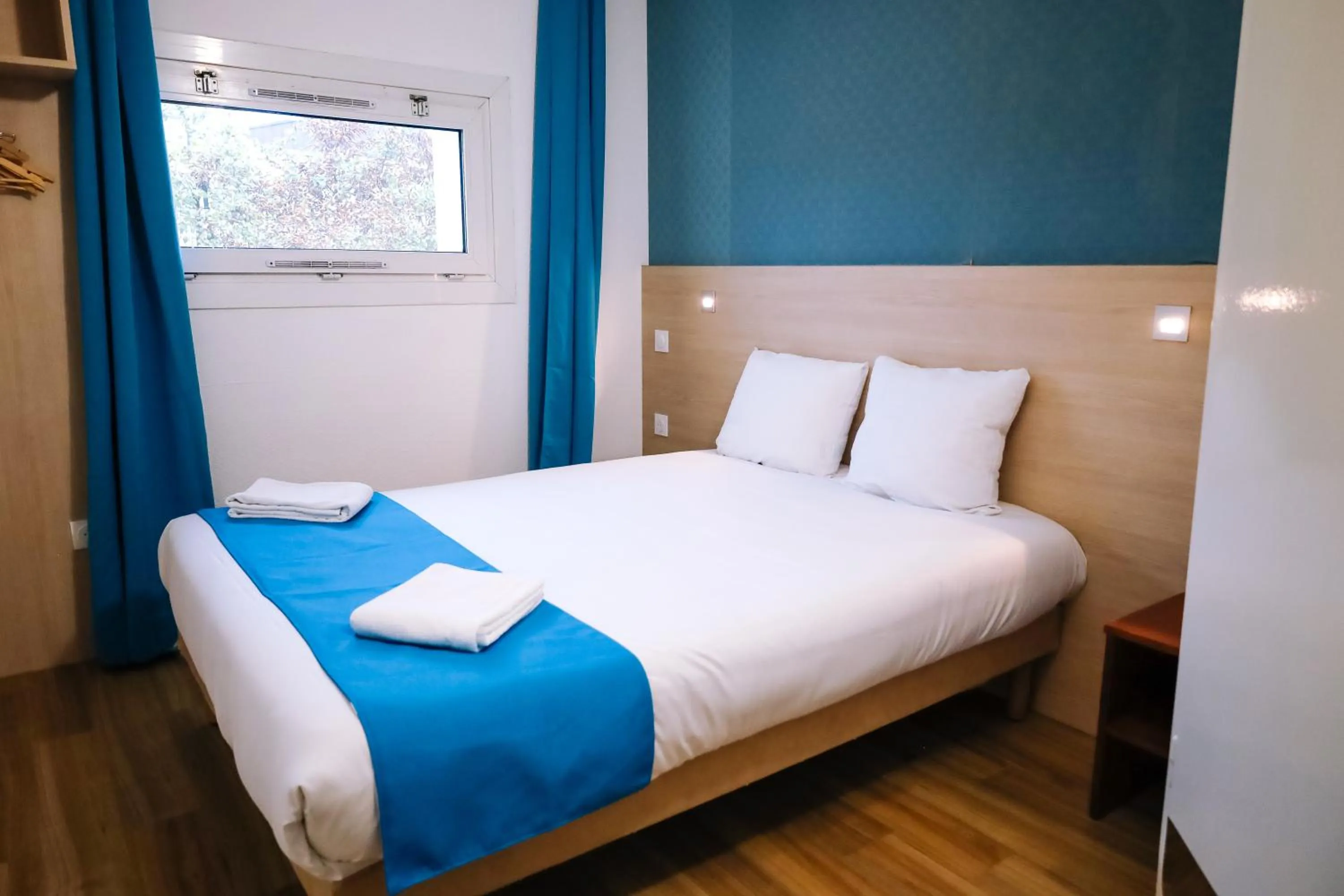 Bed in Kyriad Direct Chilly-Mazarin