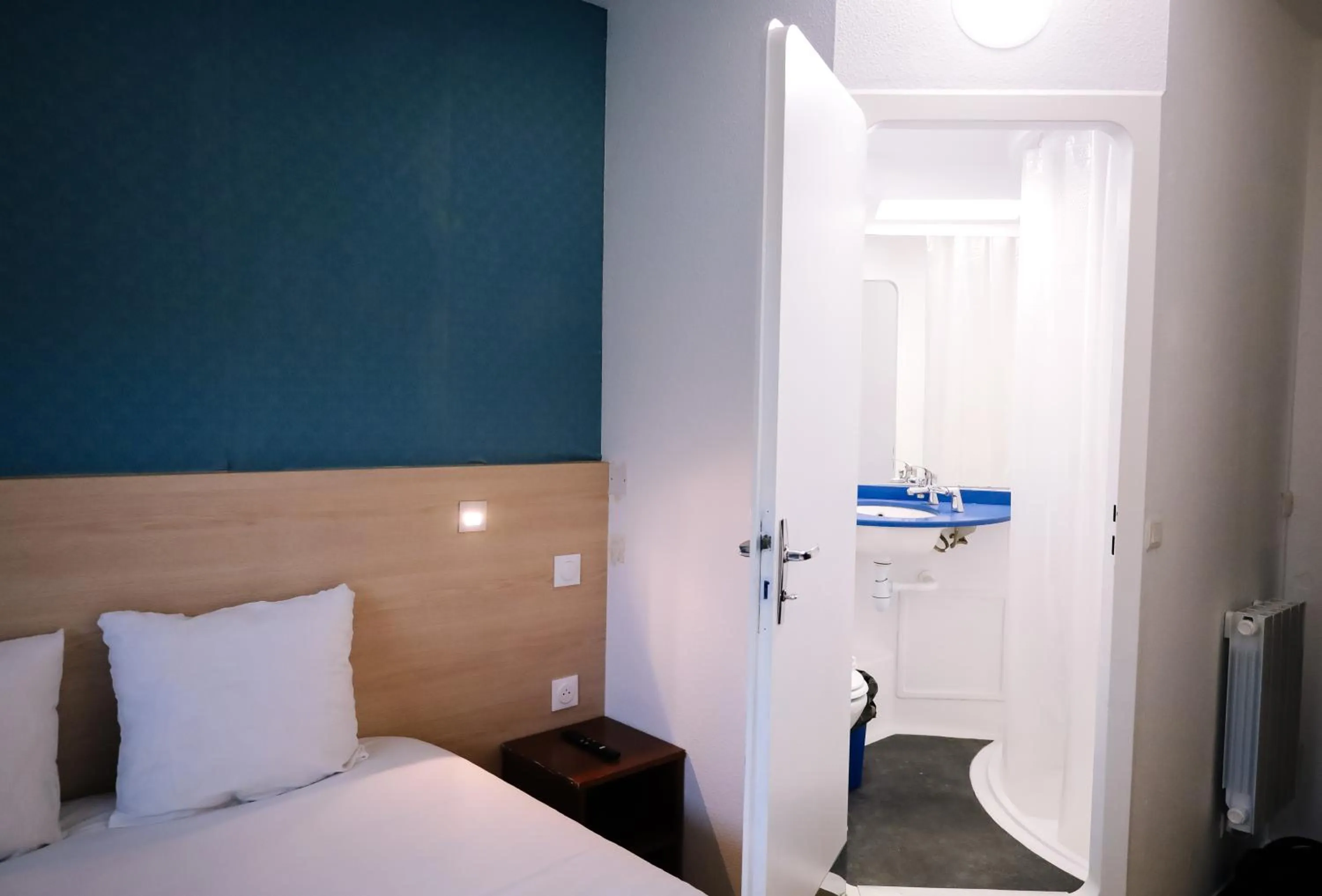 Bed in Kyriad Direct Chilly-Mazarin