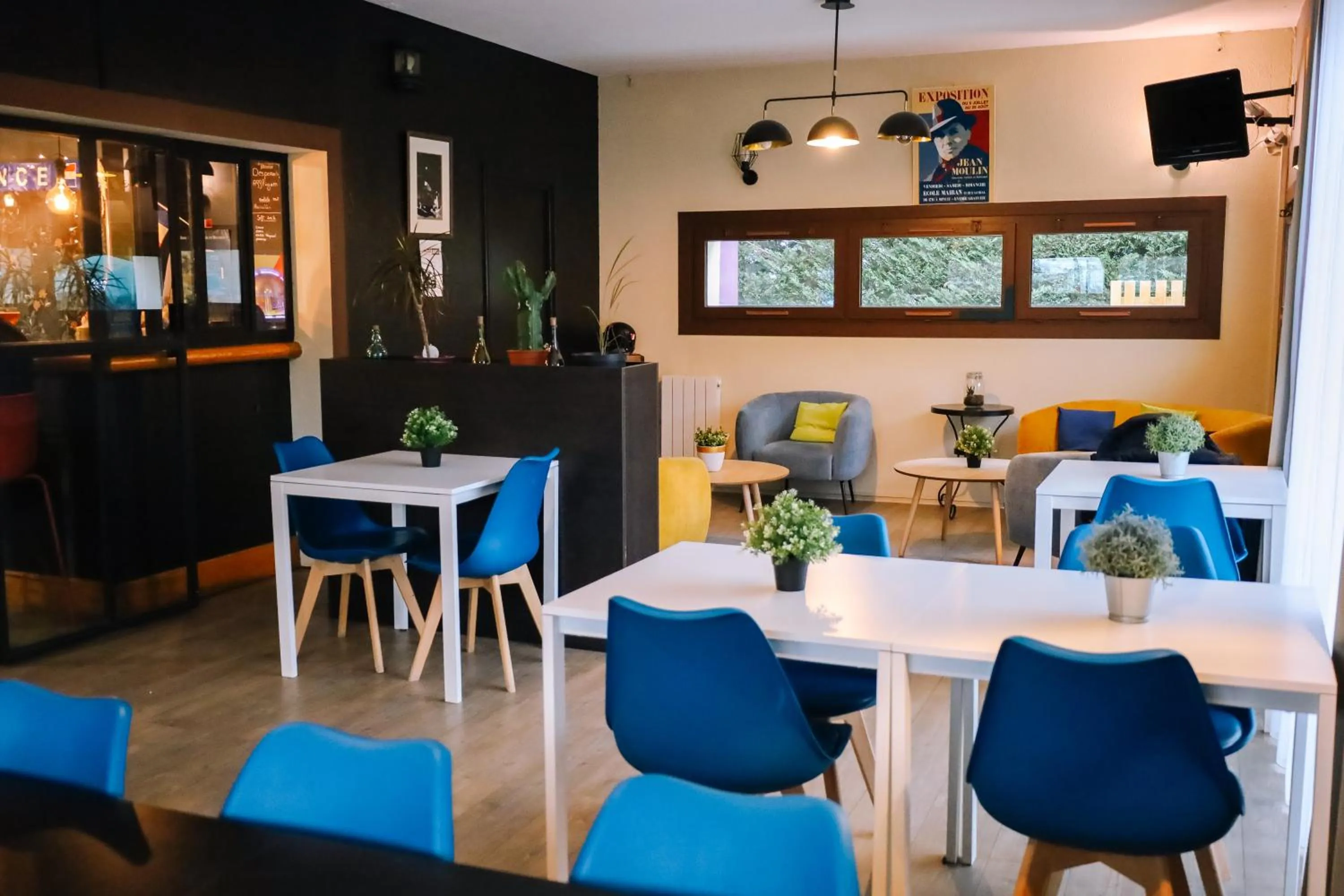 Restaurant/Places to Eat in Kyriad Direct Chilly-Mazarin