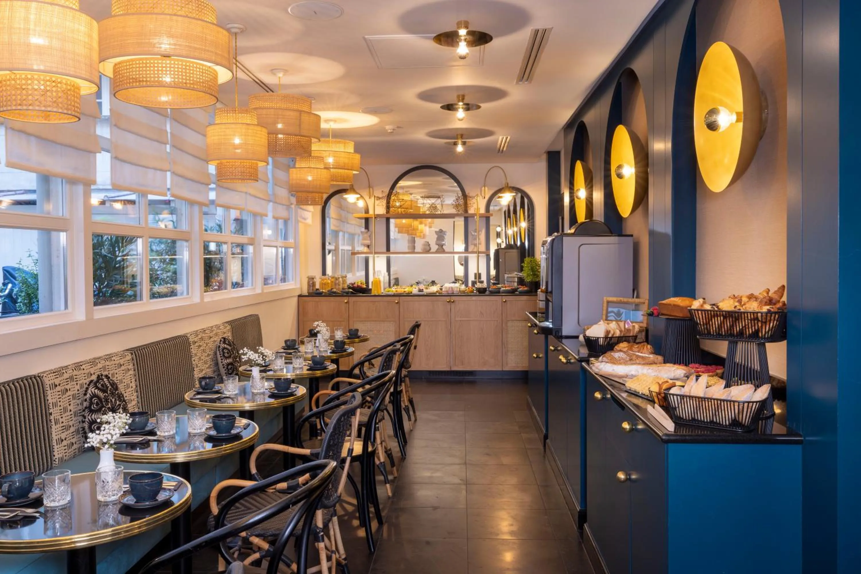 Buffet breakfast in Grand Hôtel Chicago