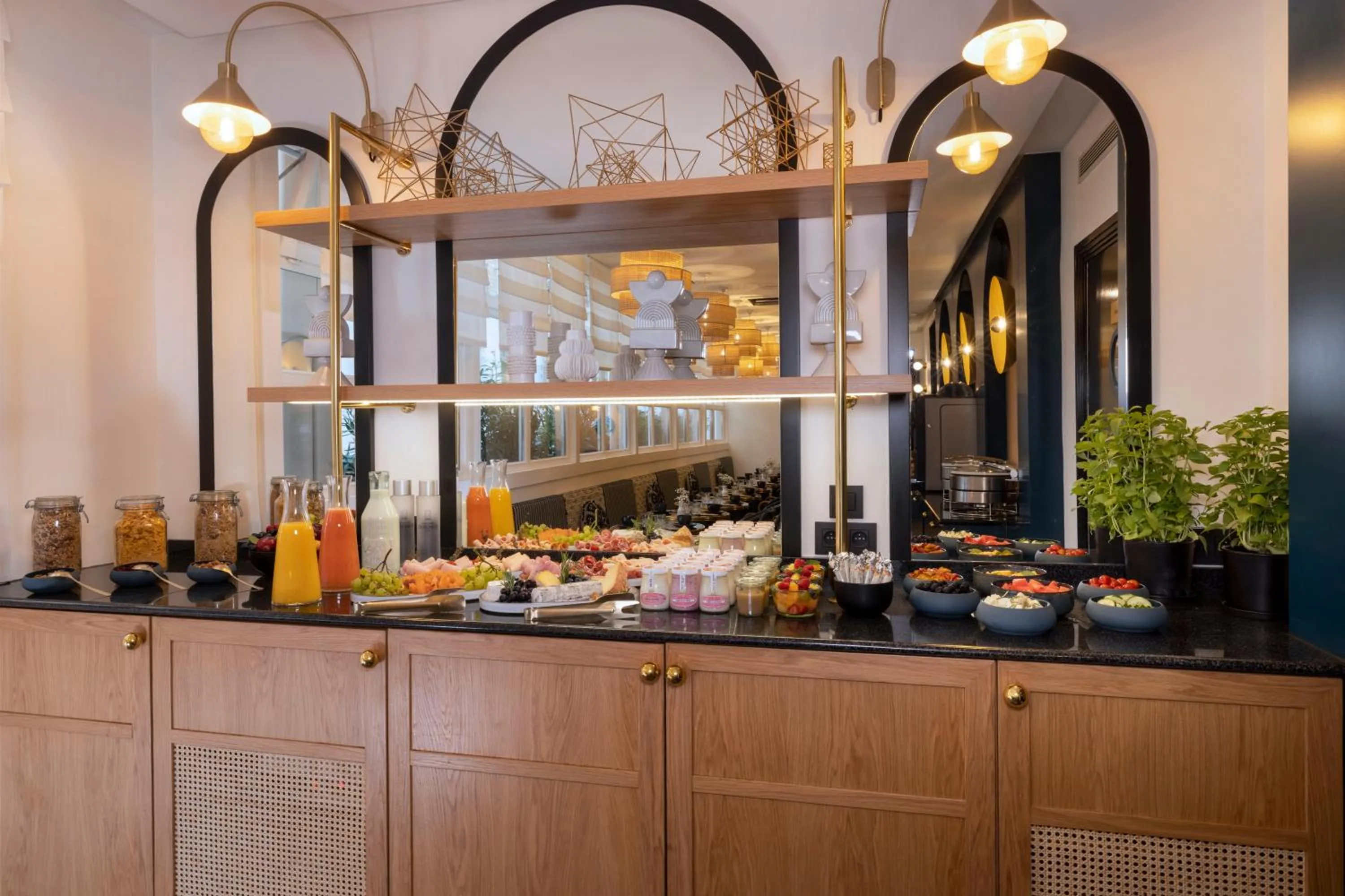 Buffet breakfast in Grand Hôtel Chicago