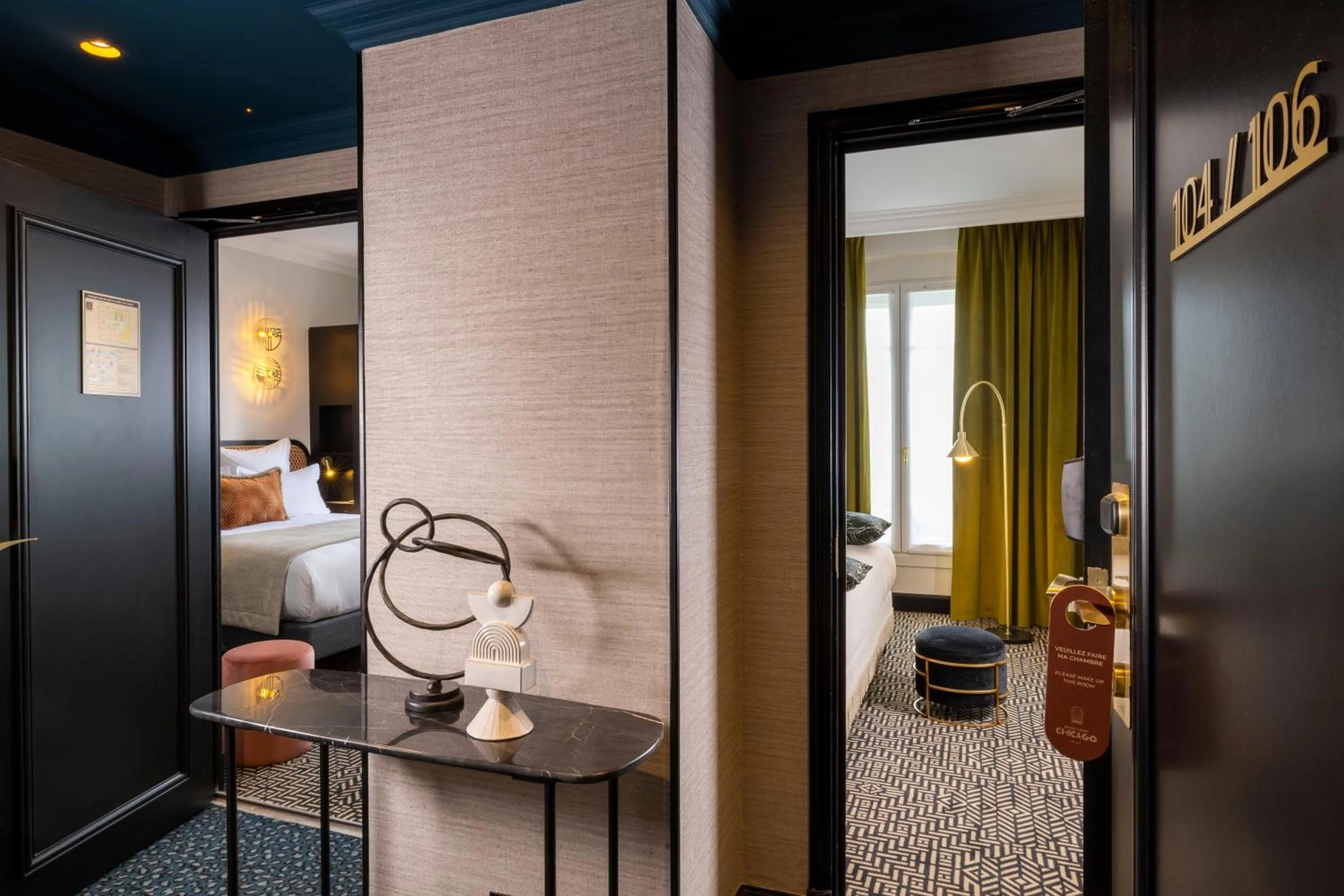 Bathroom, Bed in Grand Hôtel Chicago