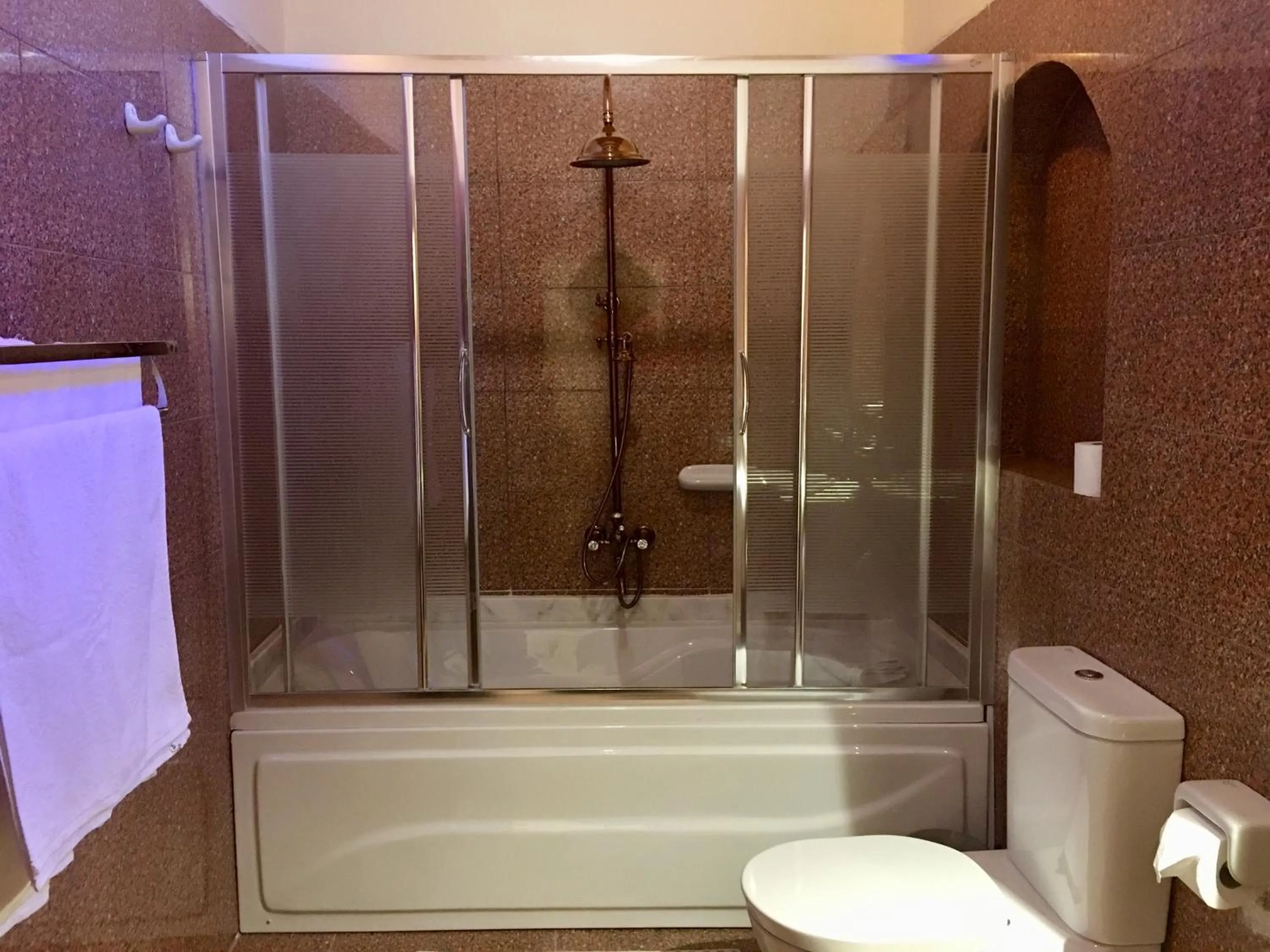 Bathroom in Djorff Palace