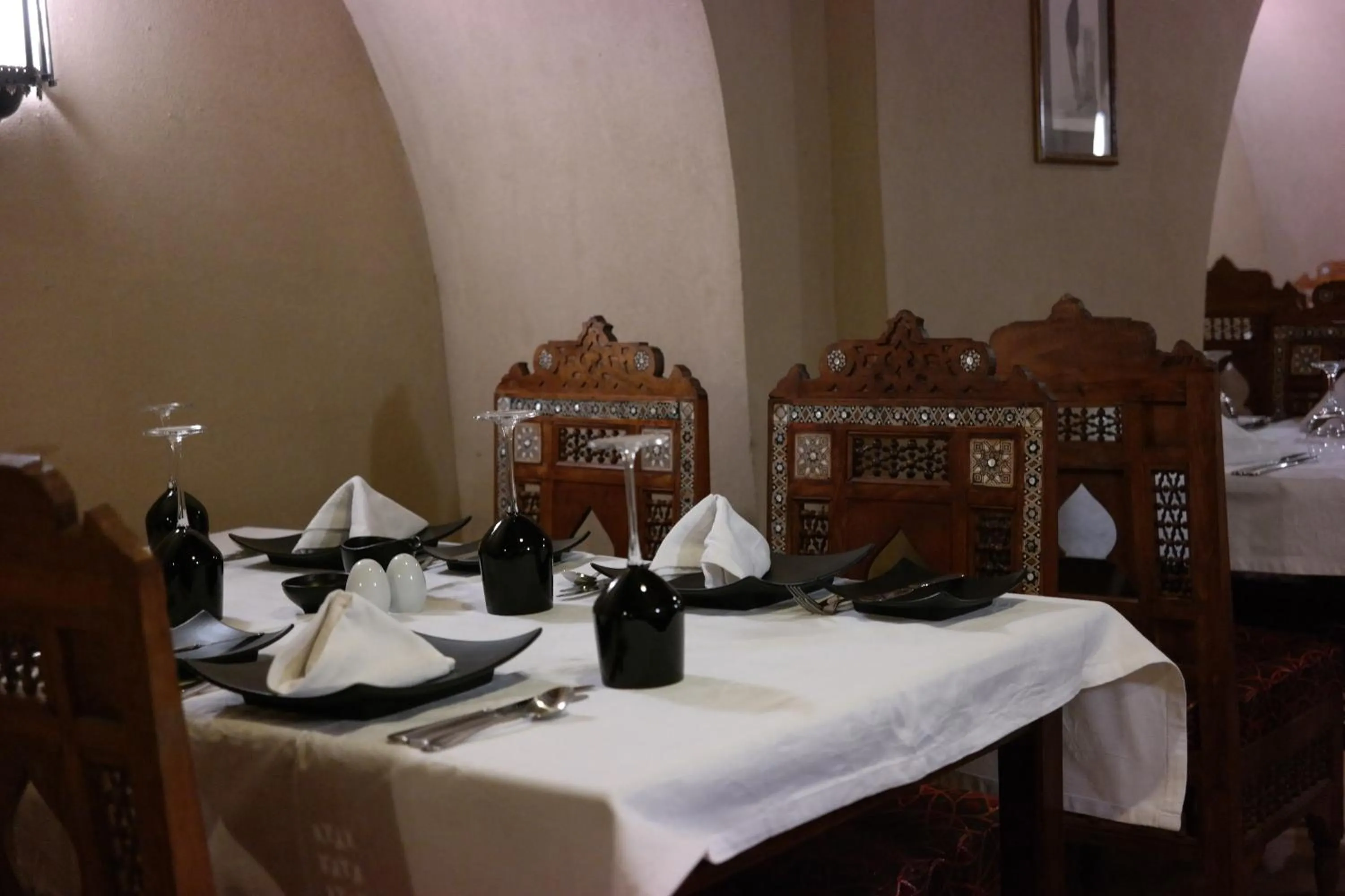 Restaurant/places to eat in Djorff Palace