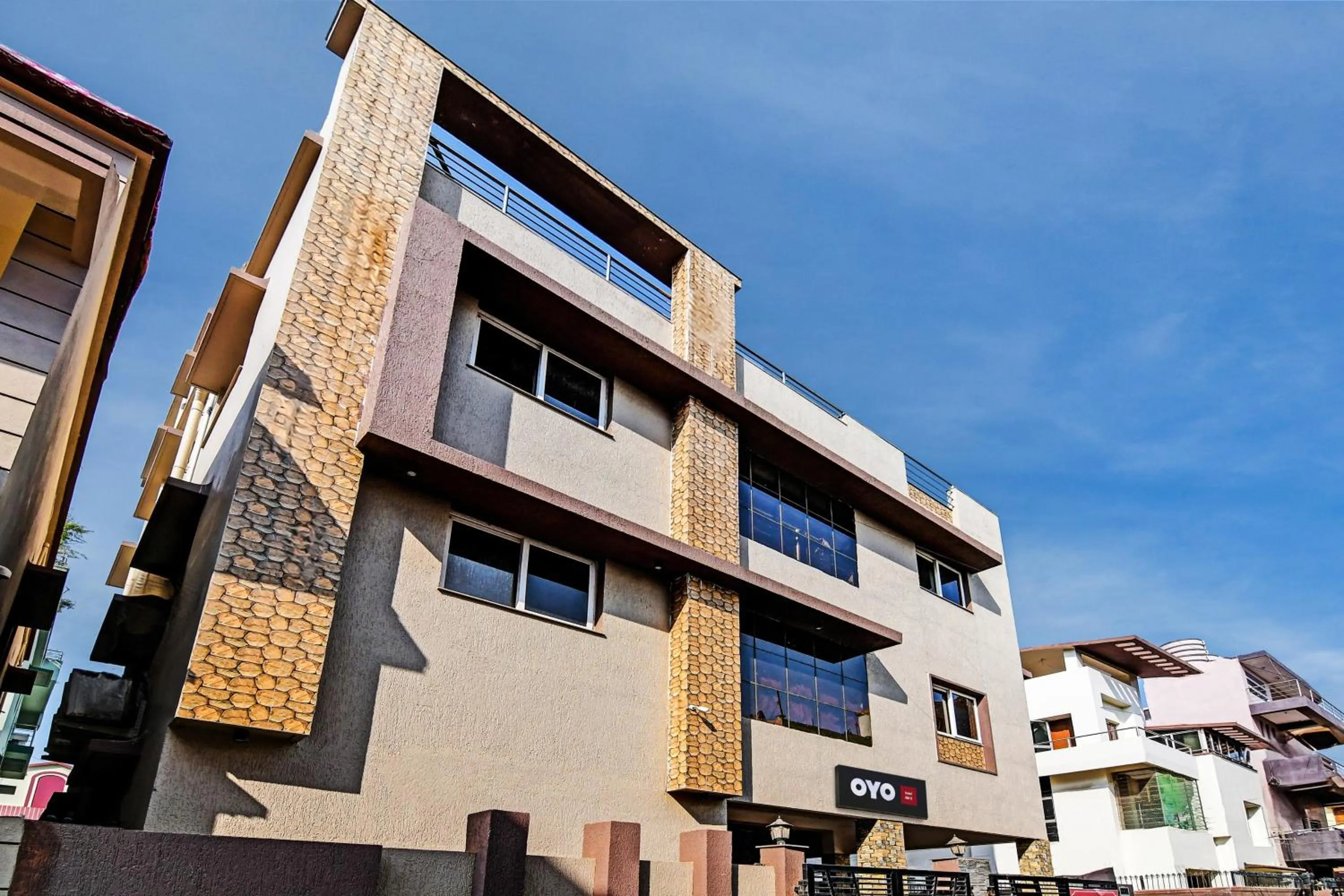 Facade/entrance in Hotel O Home Bm-x