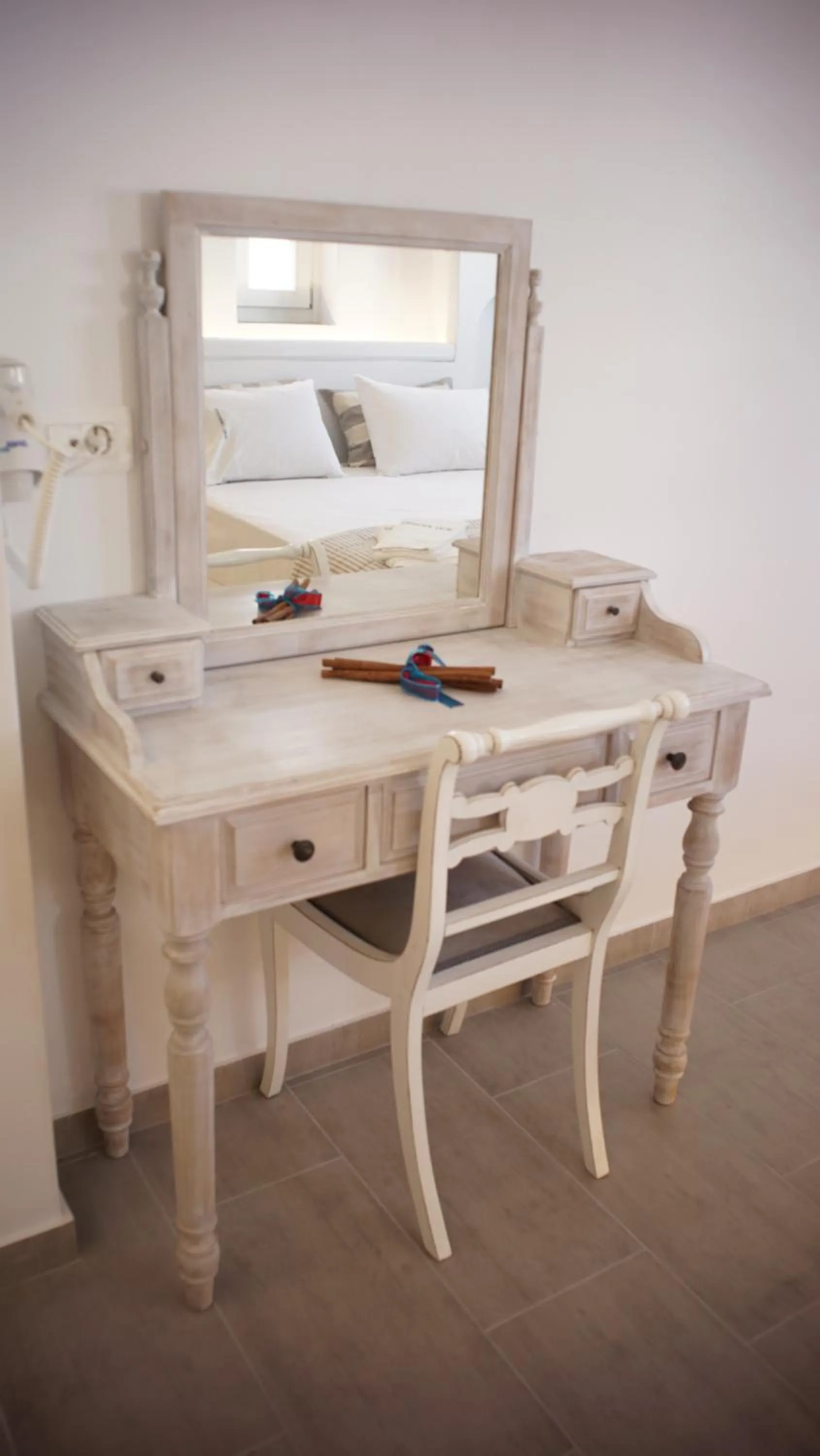 Seating area, Bed in Paraporti