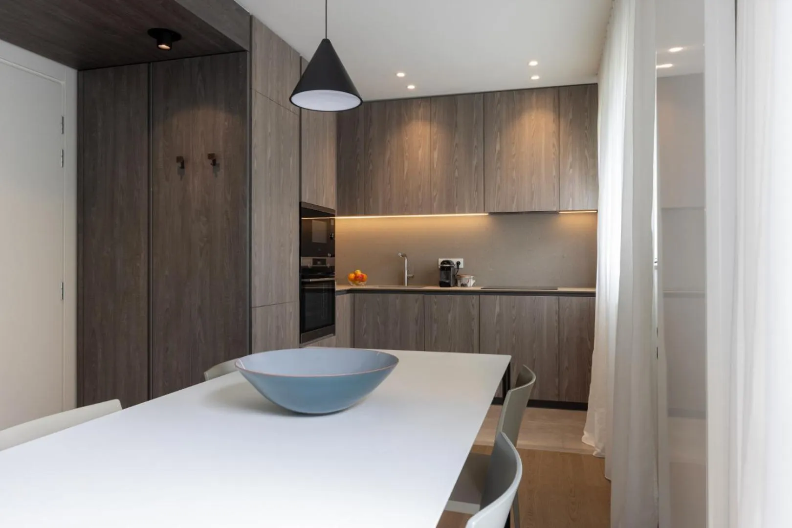 Kitchen or kitchenette, Bed in The Central City - Luxury Serviced Residence