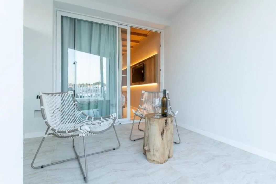 Photo of the whole room in Lago Resort Menorca - Suites del Lago Adults Only