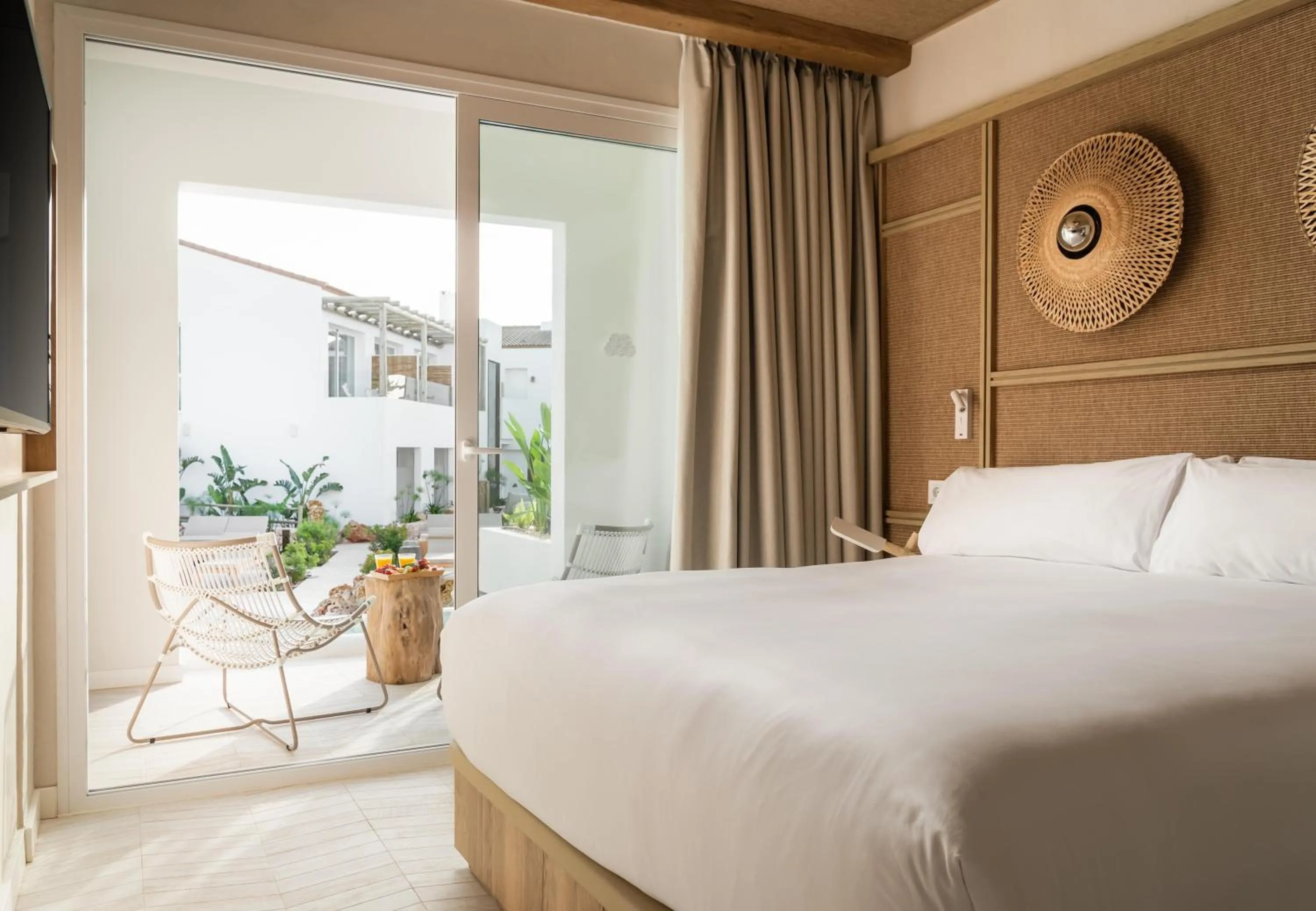 Photo of the whole room, Bed in Lago Resort Menorca - Suites del Lago Adults Only