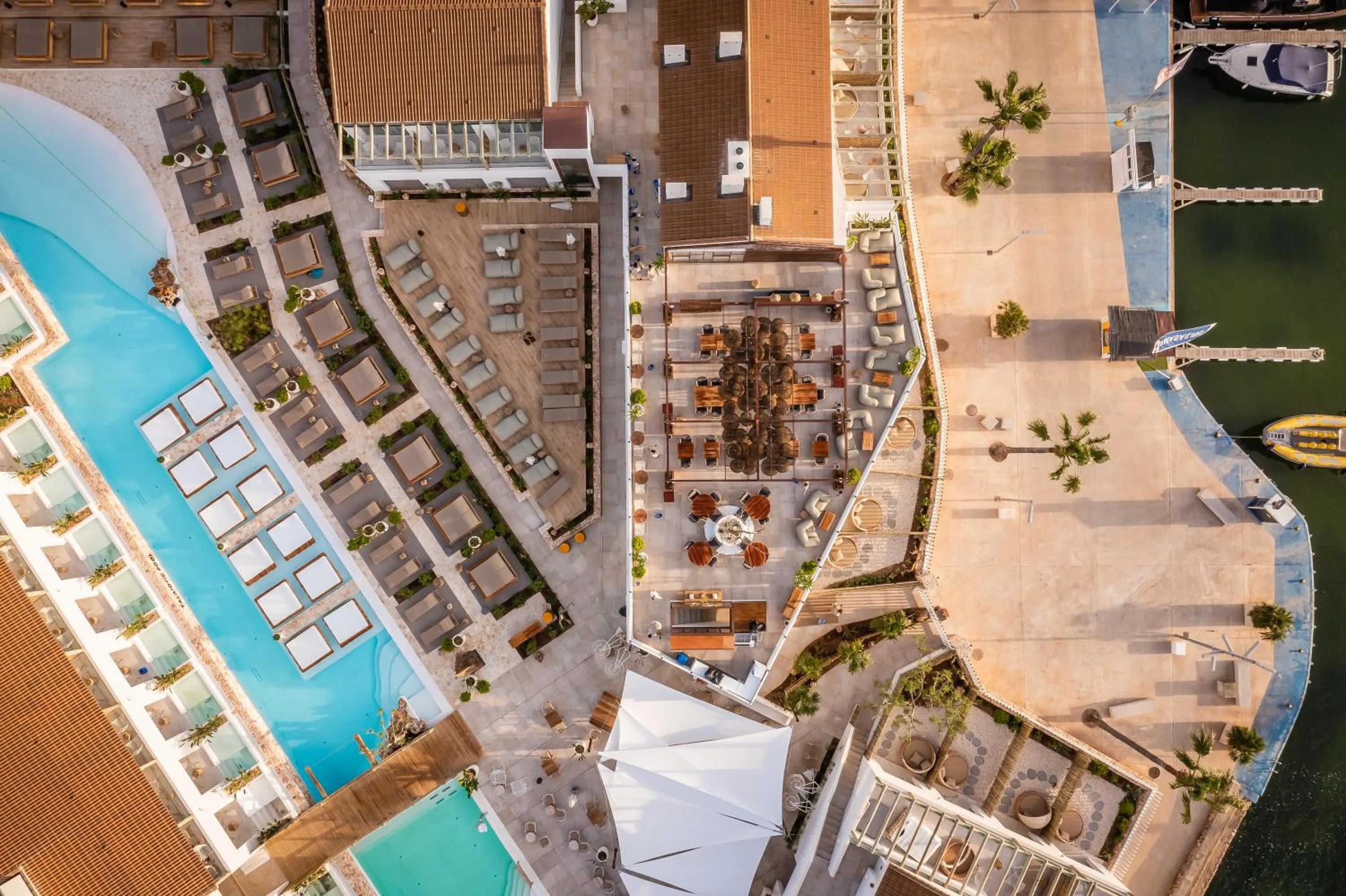 Area and facilities in Lago Resort Menorca - Suites del Lago Adults Only