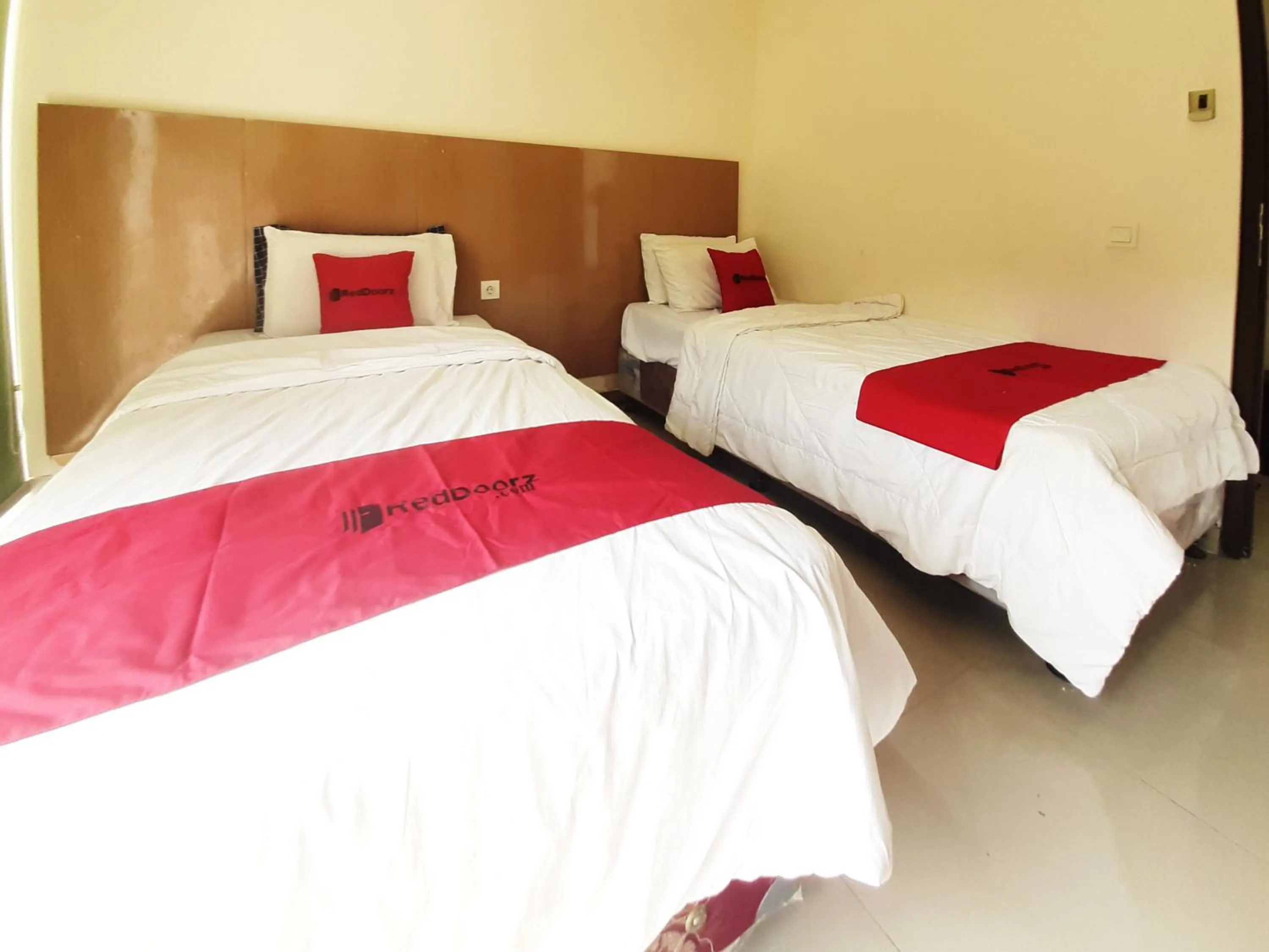 Bedroom in RedDoorz at Villa Taman Dayu Pandaan 2