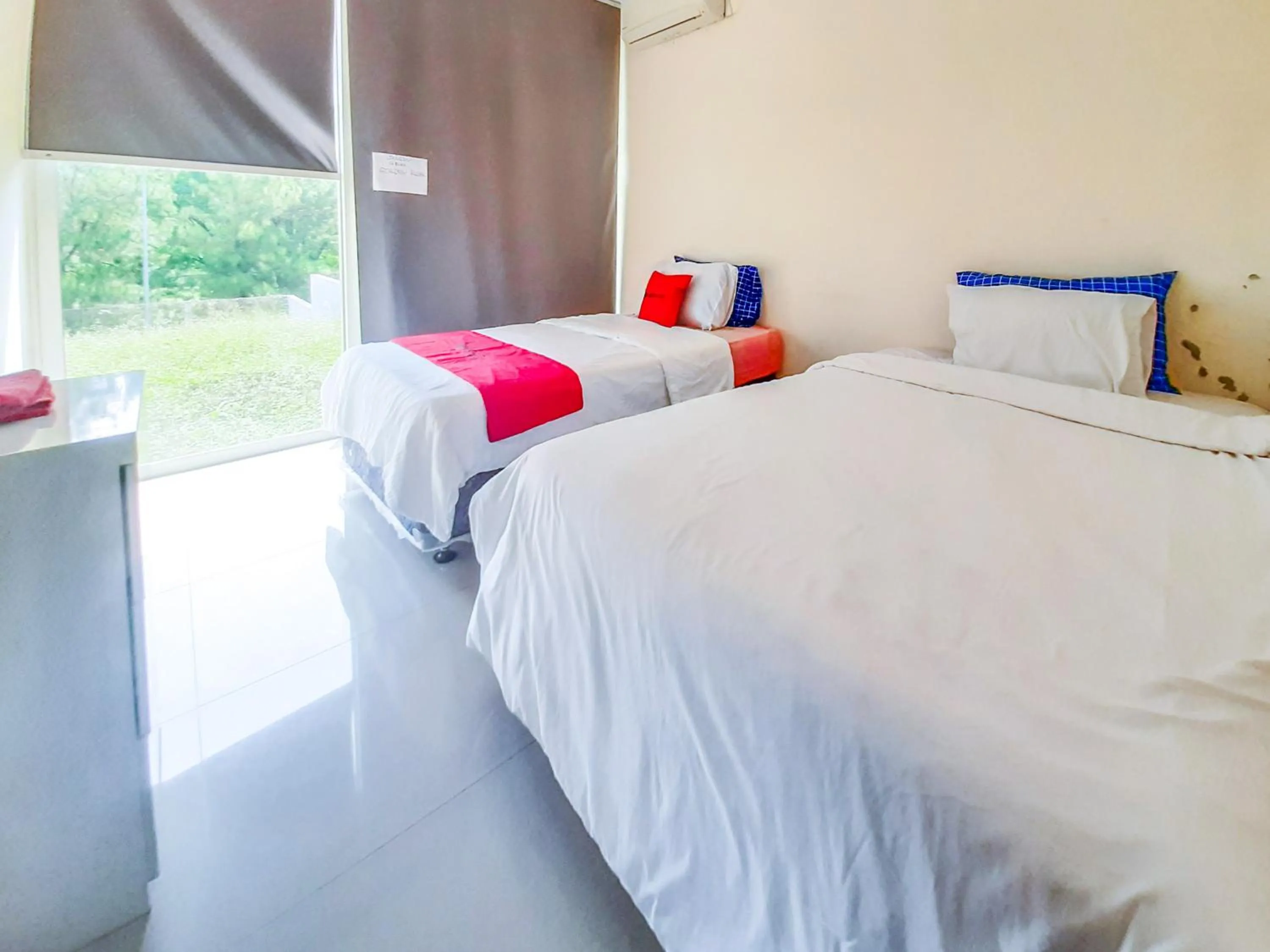 Bedroom in RedDoorz at Villa Taman Dayu Pandaan 2