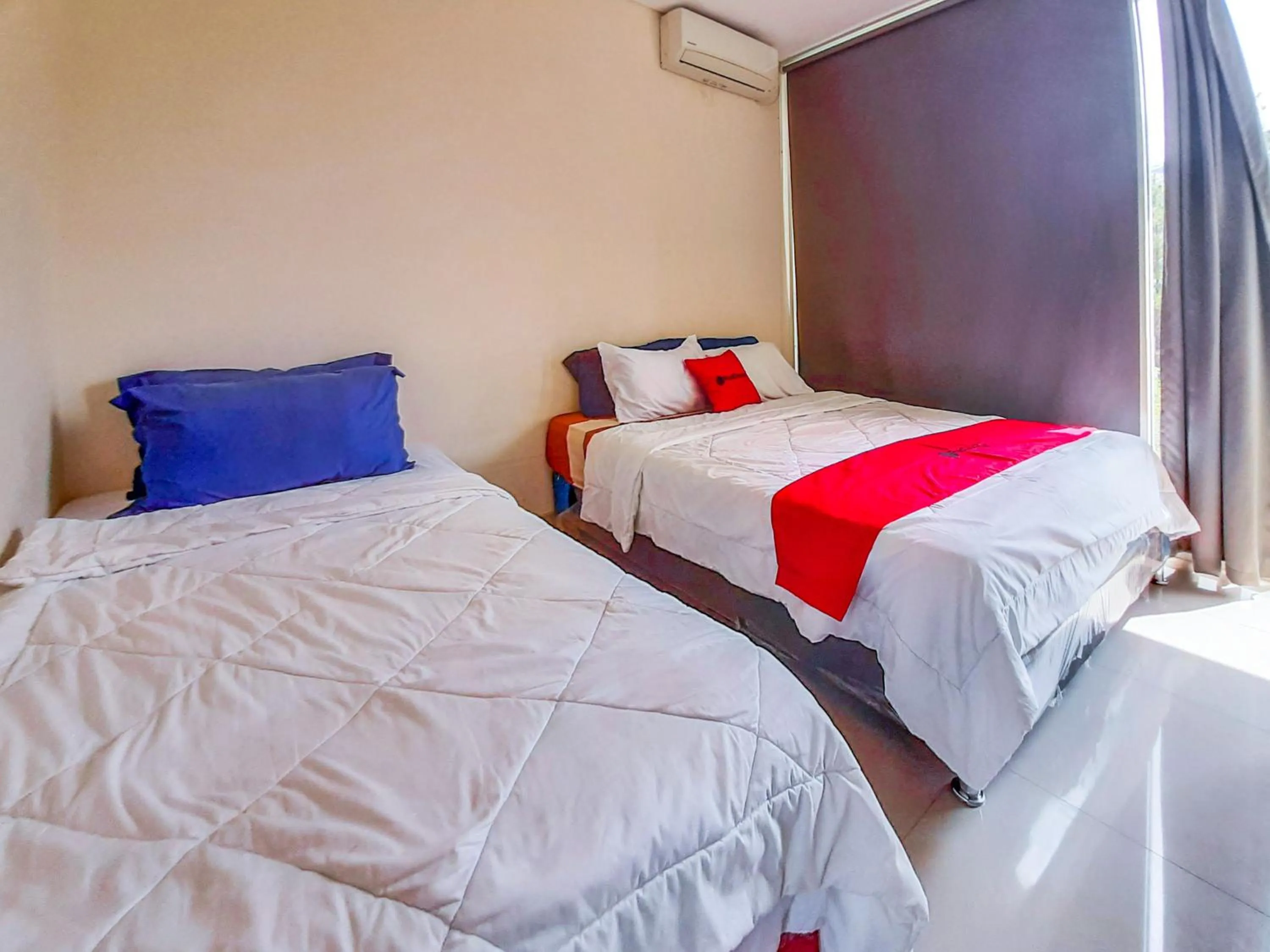 Bedroom in RedDoorz at Villa Taman Dayu Pandaan 2