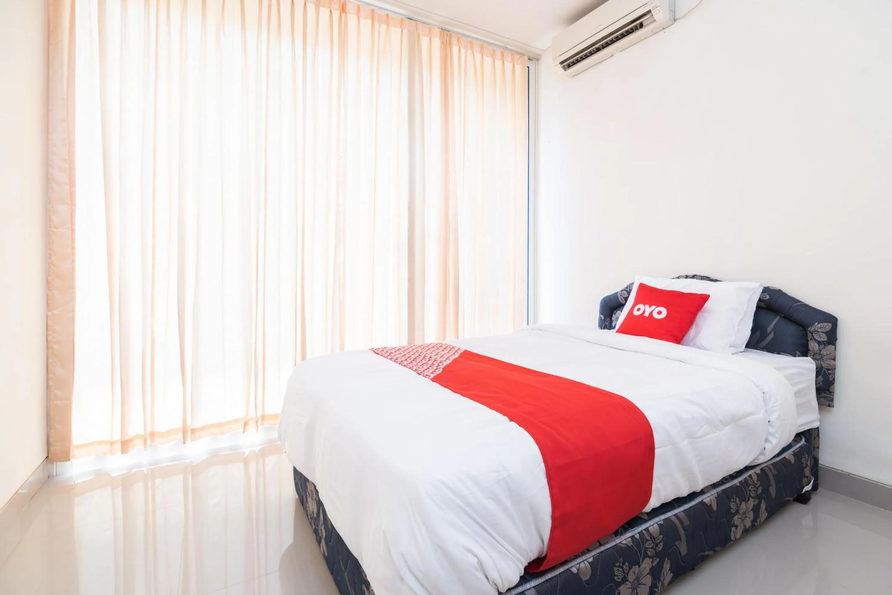 Bedroom, Bed in OYO 2001 Taman Dayu Villa Golf View