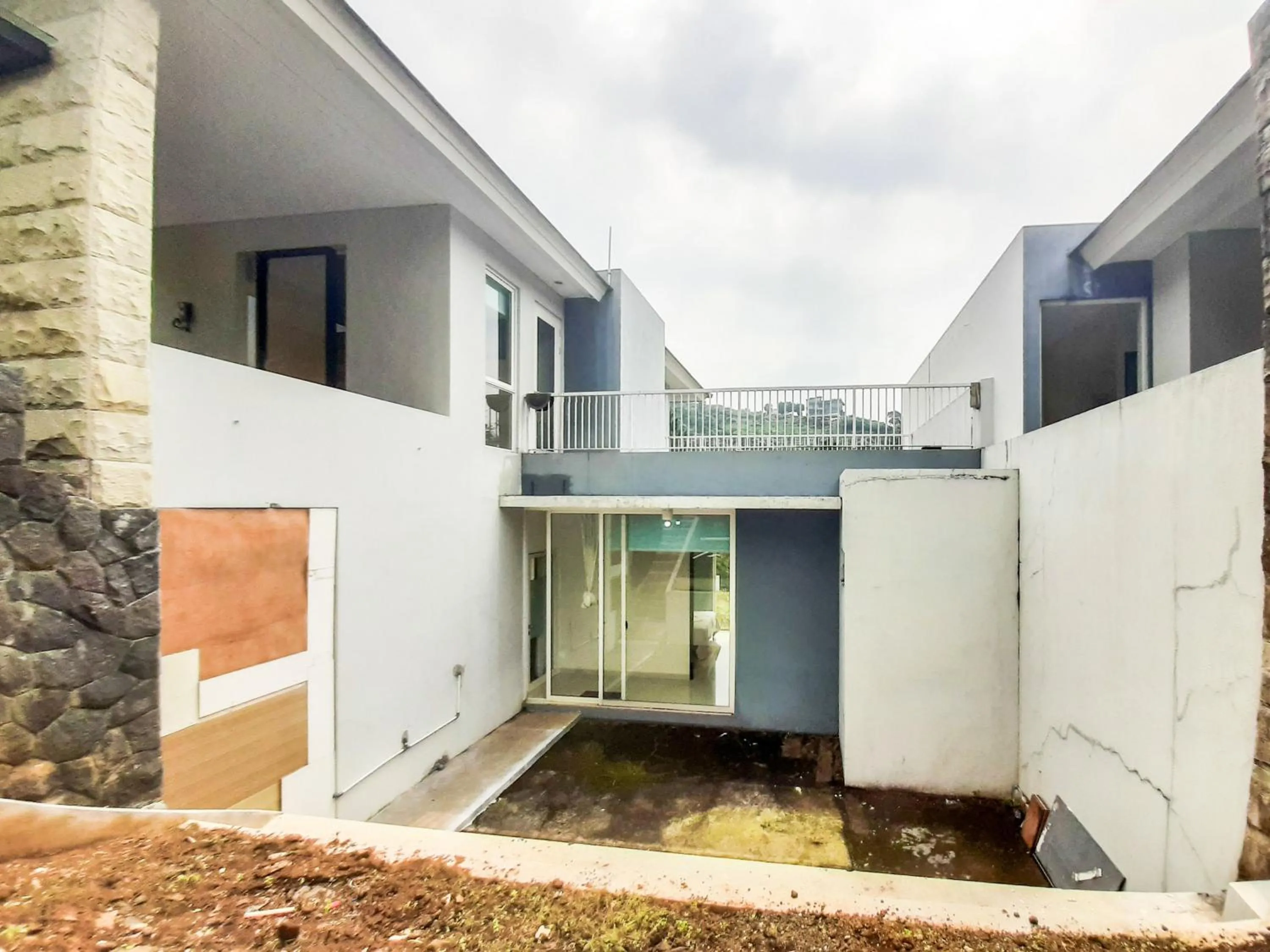 Property building in RedDoorz at Villa Taman Dayu Pandaan 2