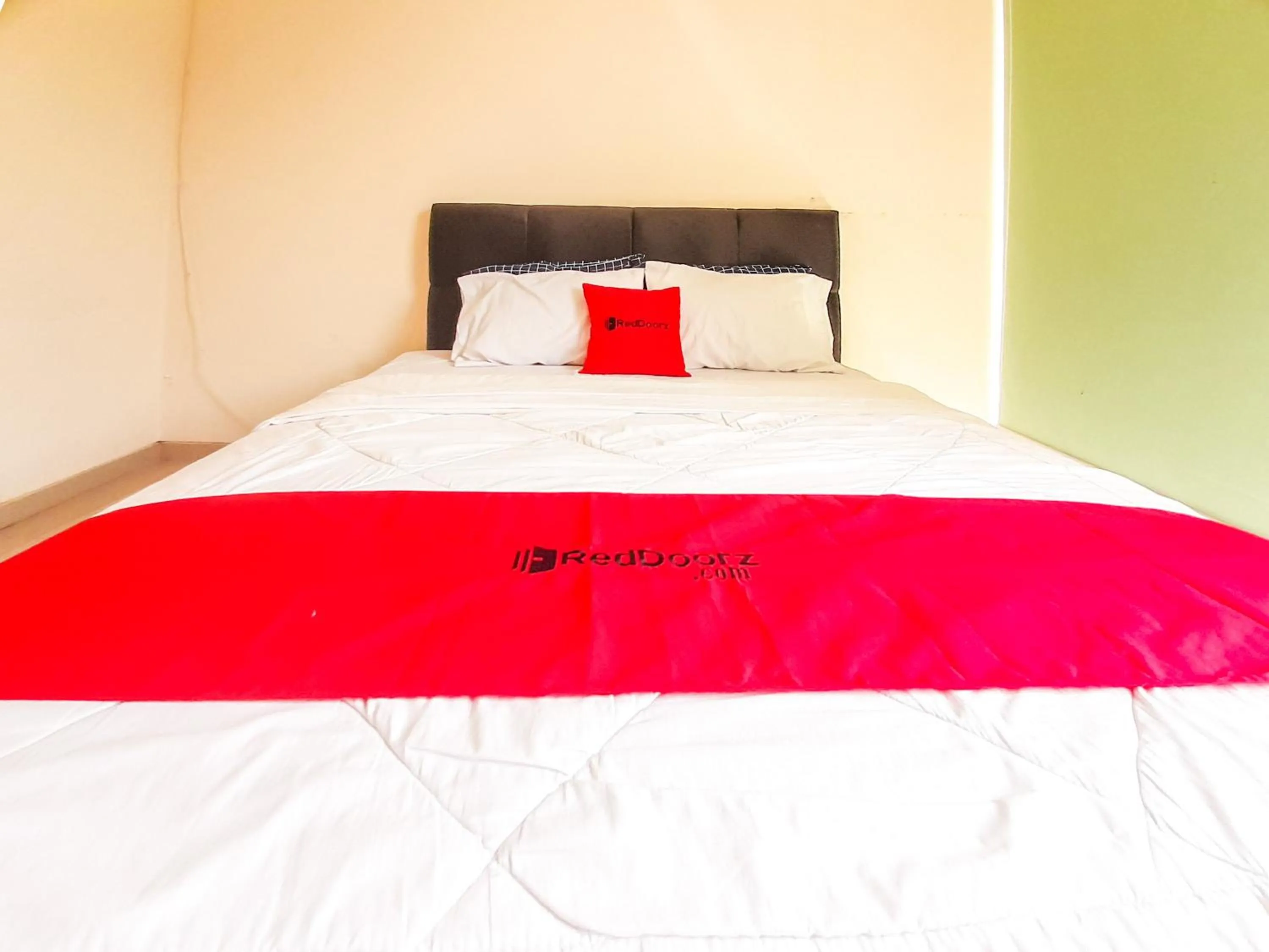 Bedroom in RedDoorz at Villa Taman Dayu Pandaan 2