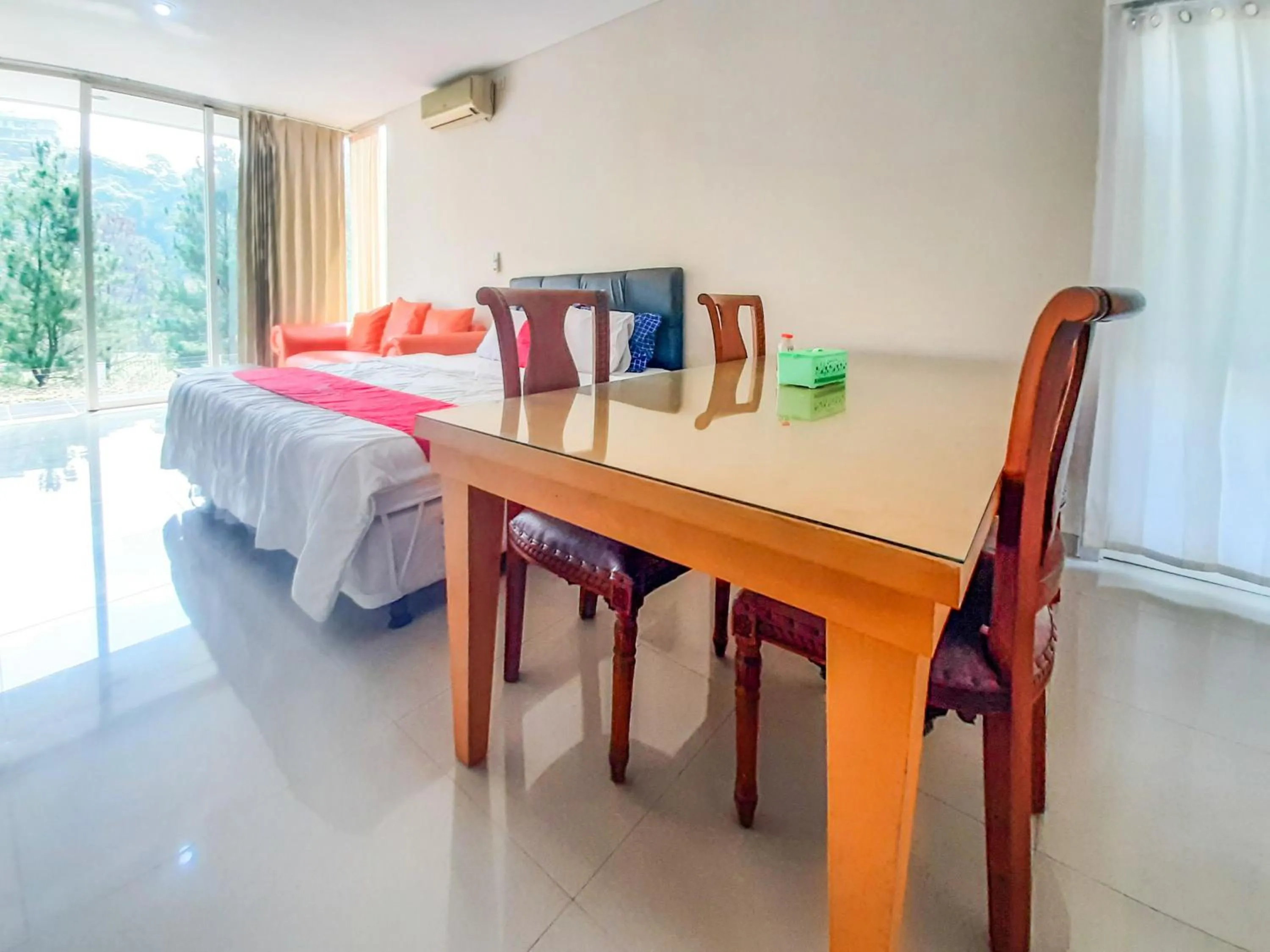 Bedroom in RedDoorz at Villa Taman Dayu Pandaan 2