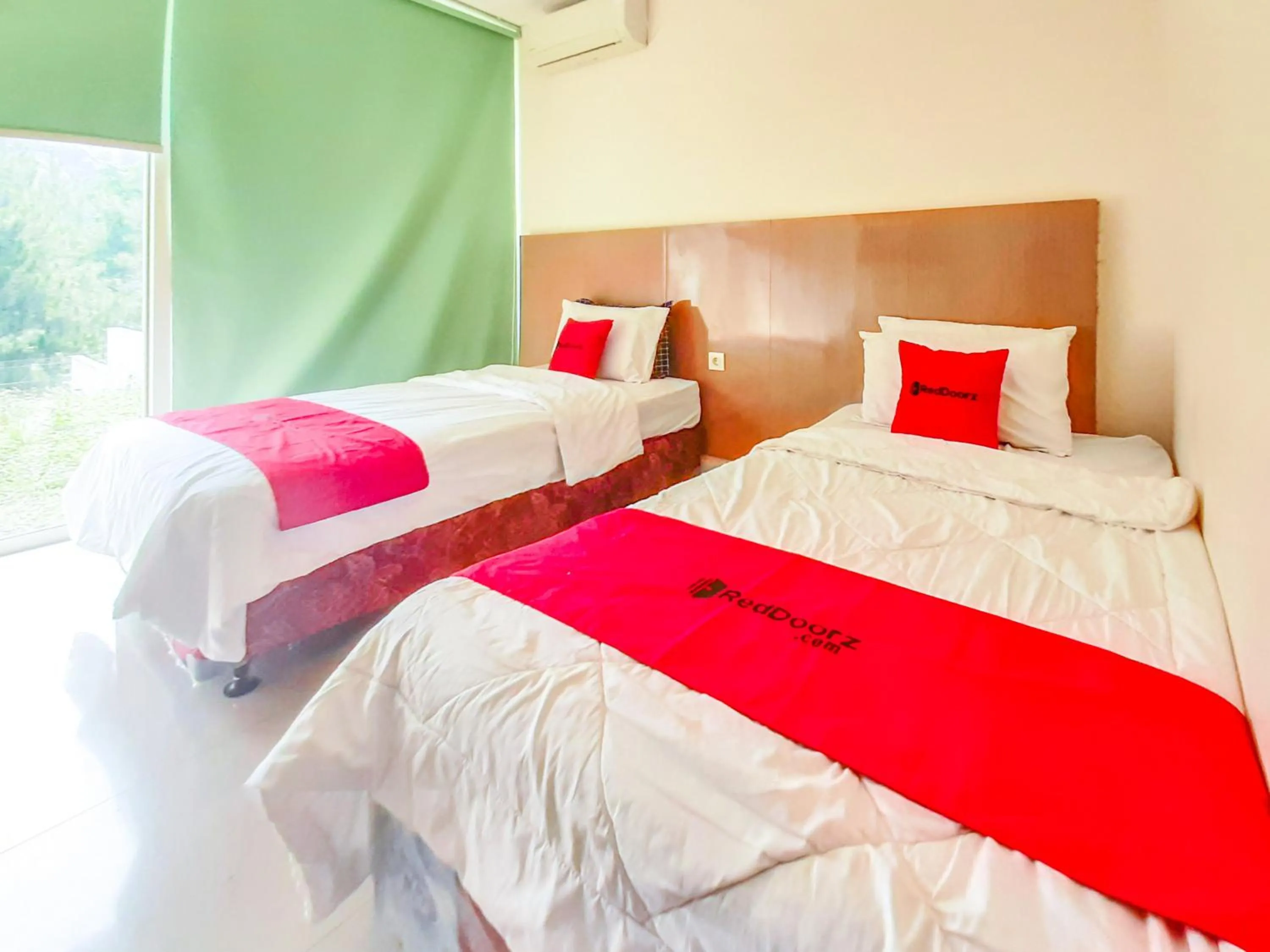 Bedroom in RedDoorz at Villa Taman Dayu Pandaan 2