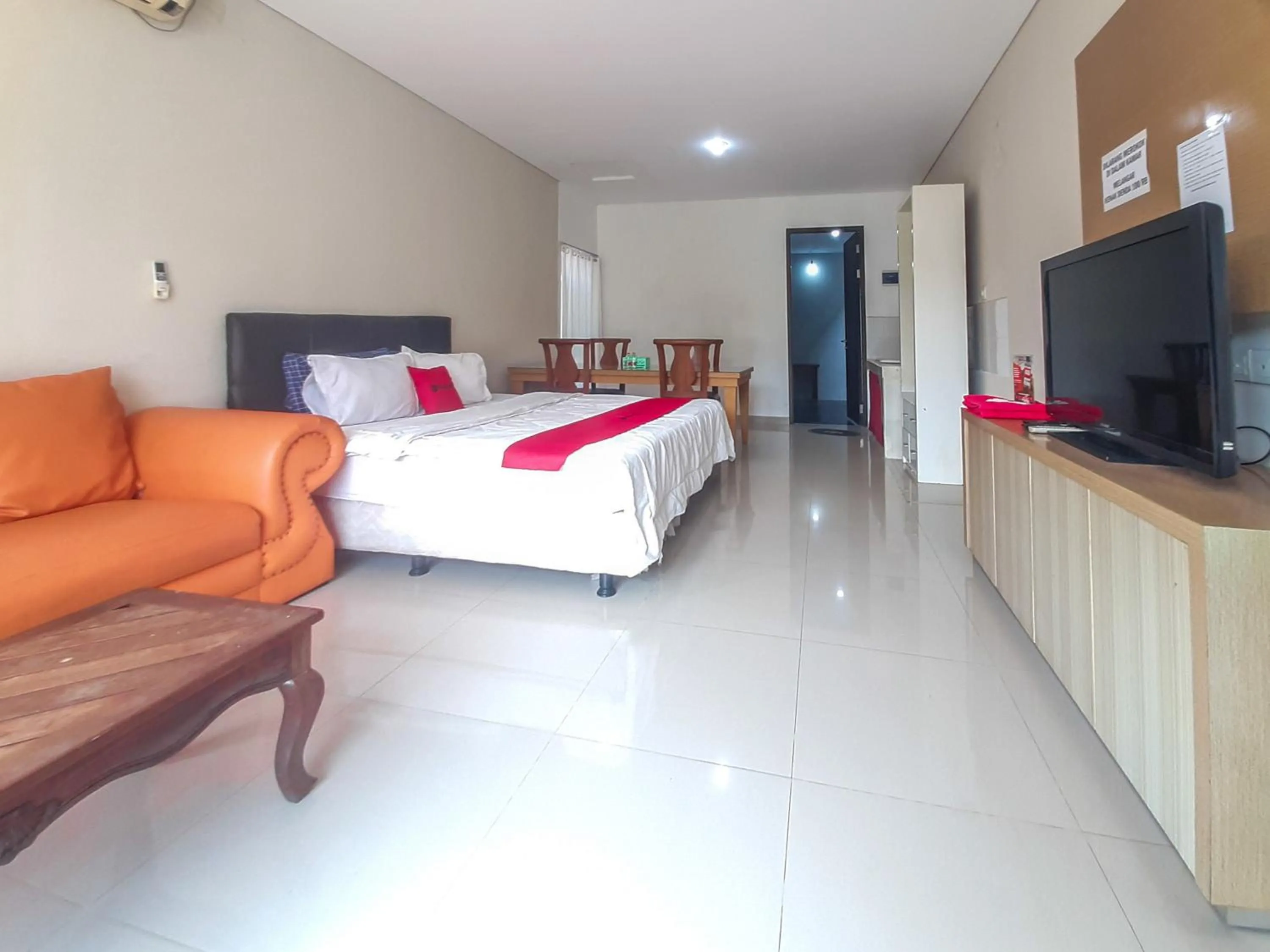 Bedroom in RedDoorz at Villa Taman Dayu Pandaan 2