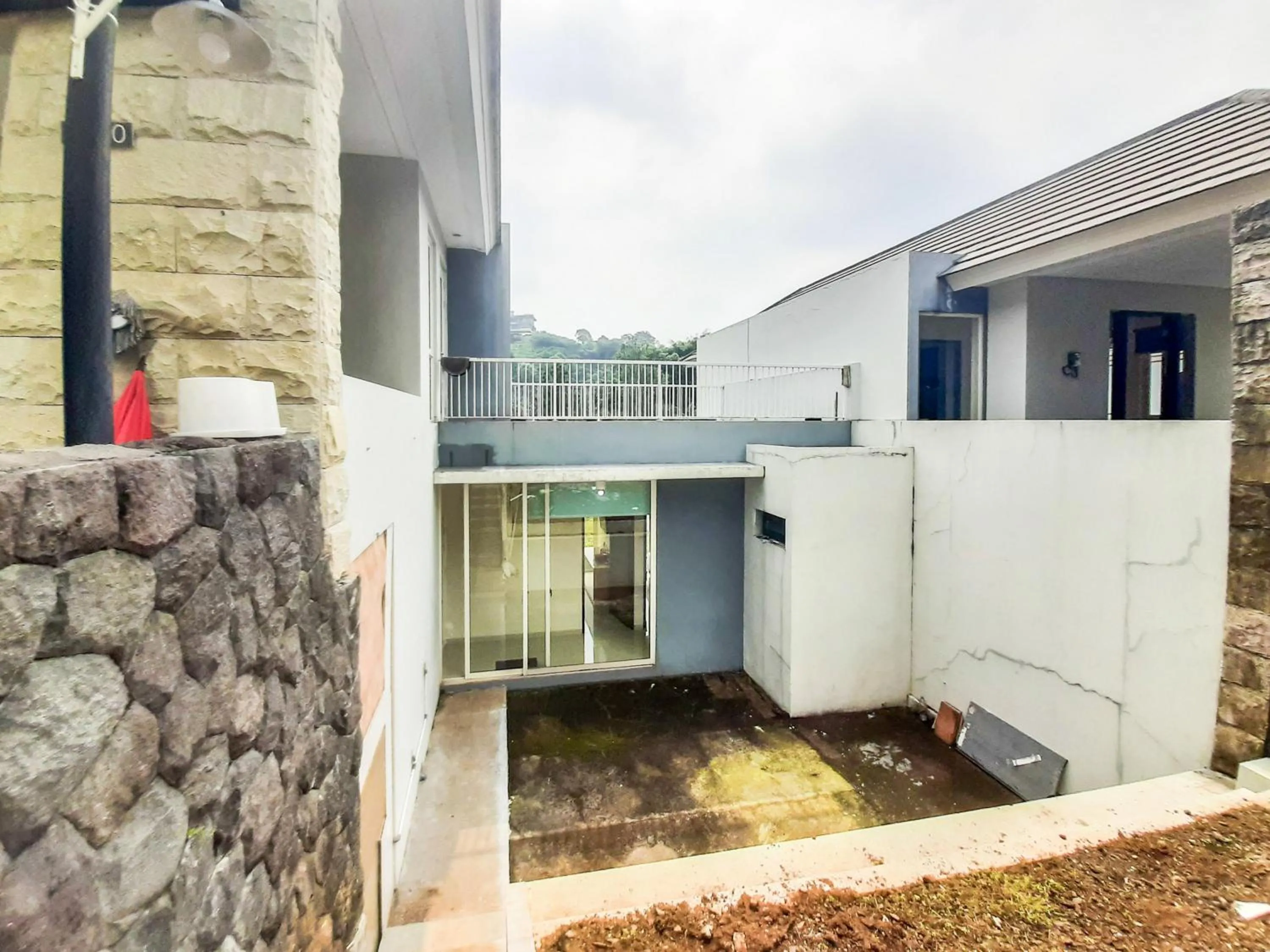 Property building in RedDoorz at Villa Taman Dayu Pandaan 2