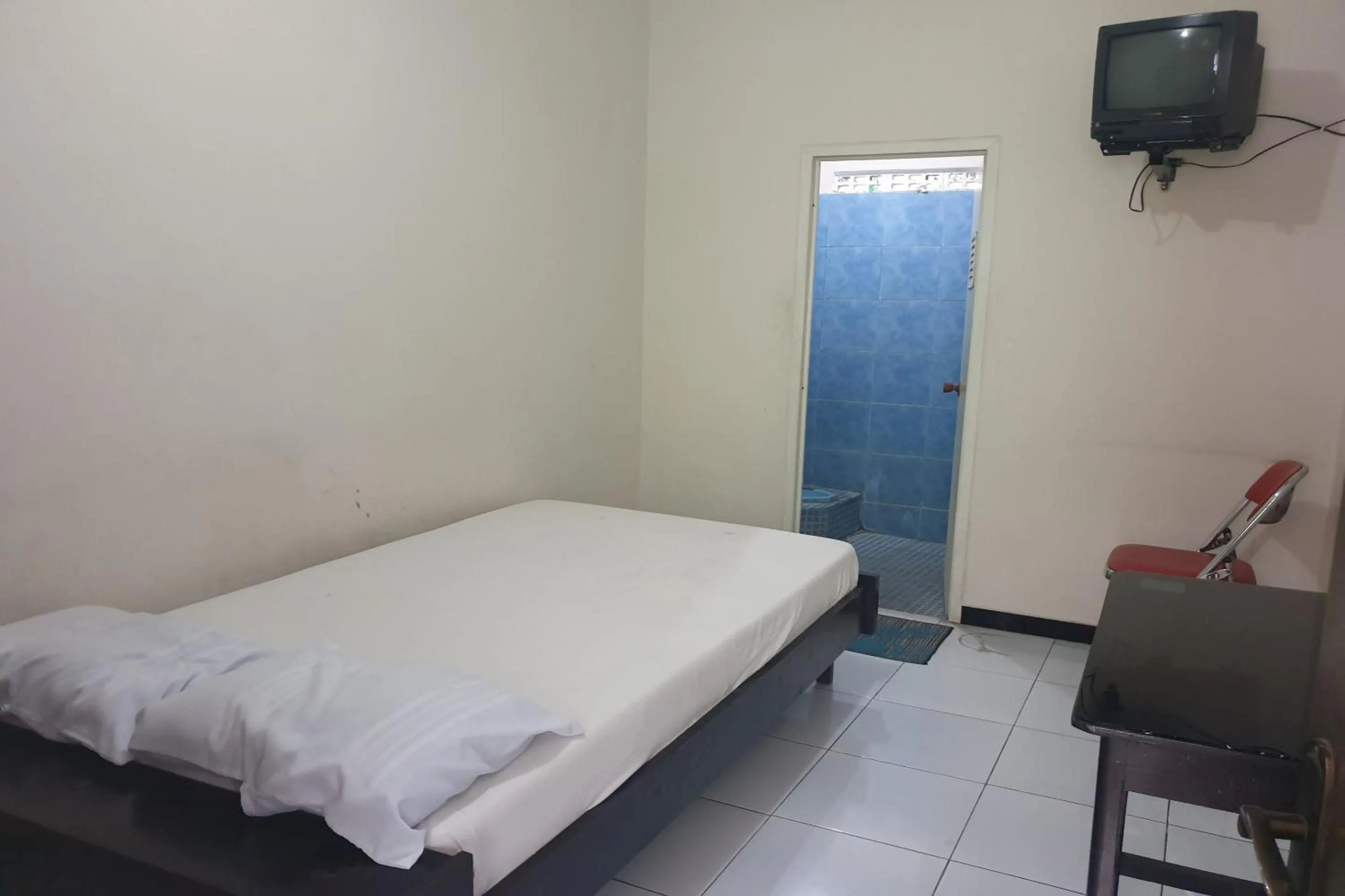 Bedroom, Bed in OYO Life 2090 Ratna Backpacker Syariah