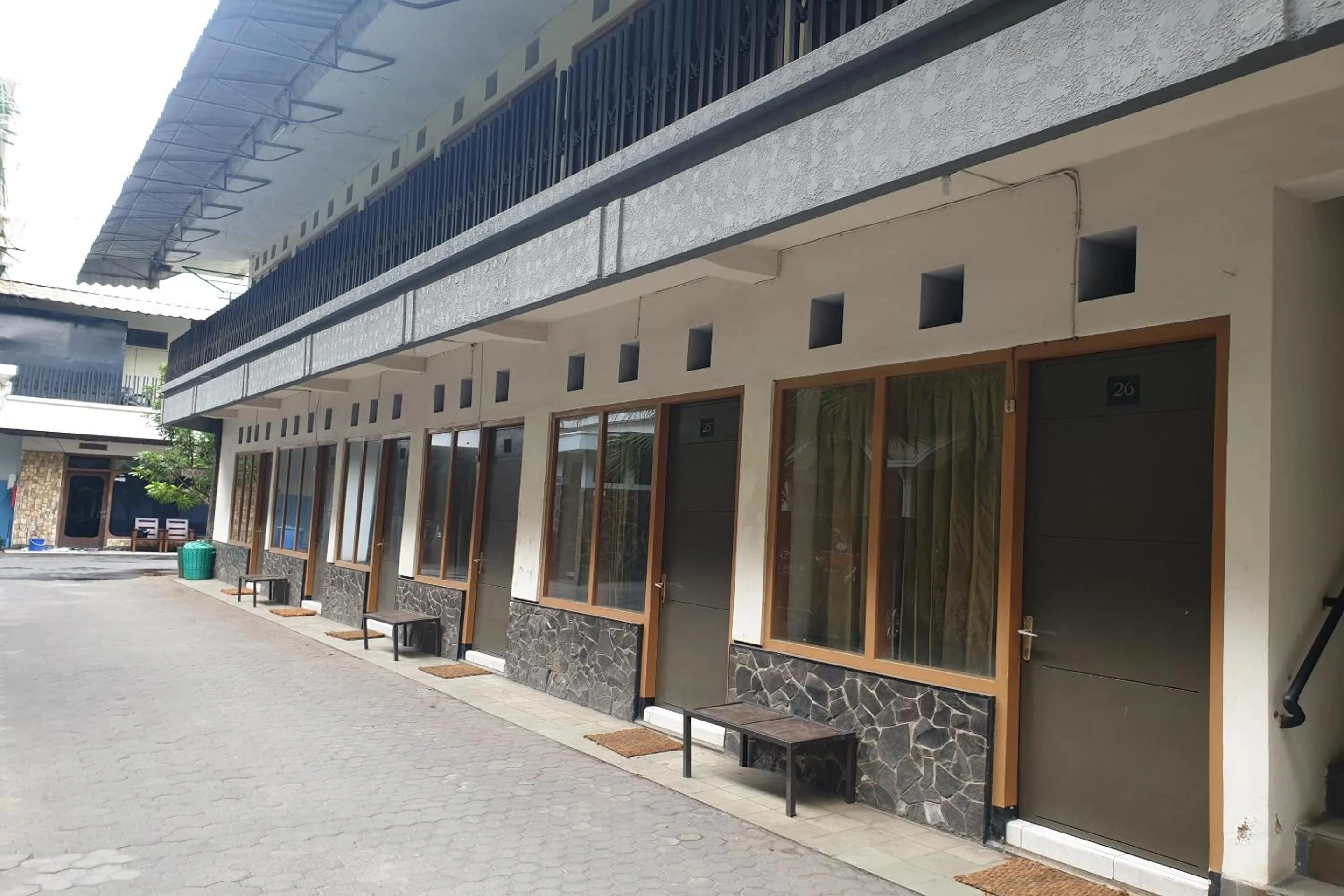 Facade/entrance in OYO Life 2090 Ratna Backpacker Syariah