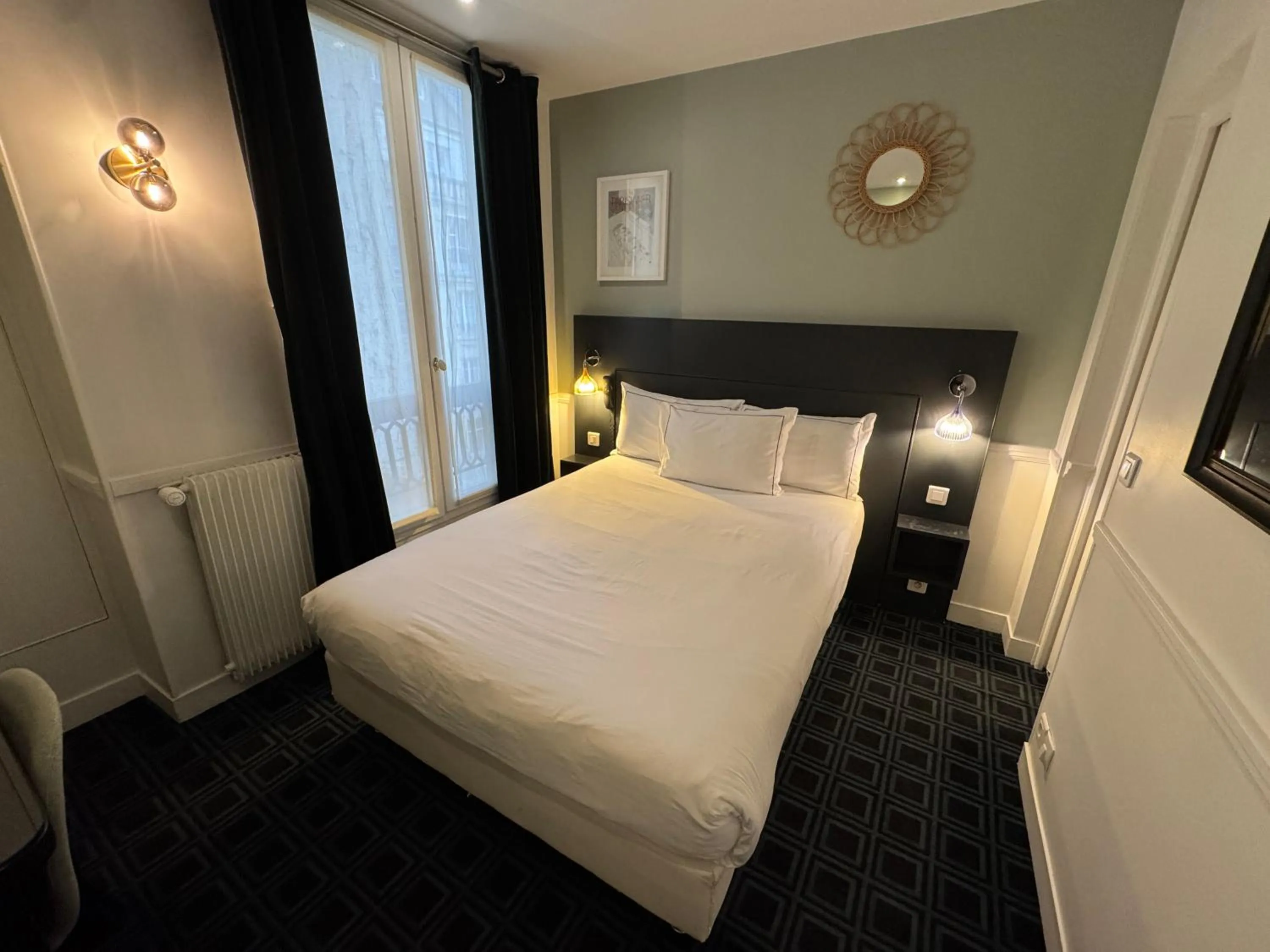 Bed in Hôtel Etoile Trocadéro