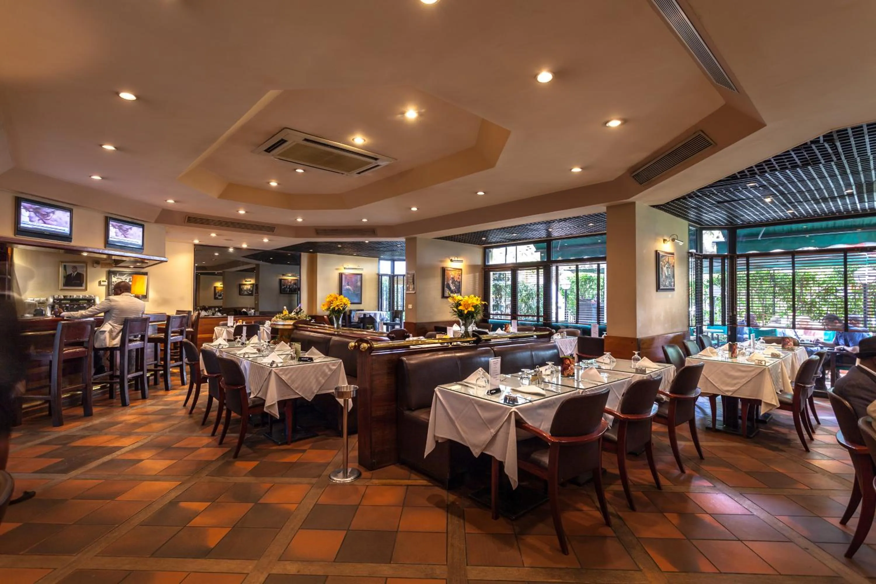 Restaurant/places to eat in Café de Rome