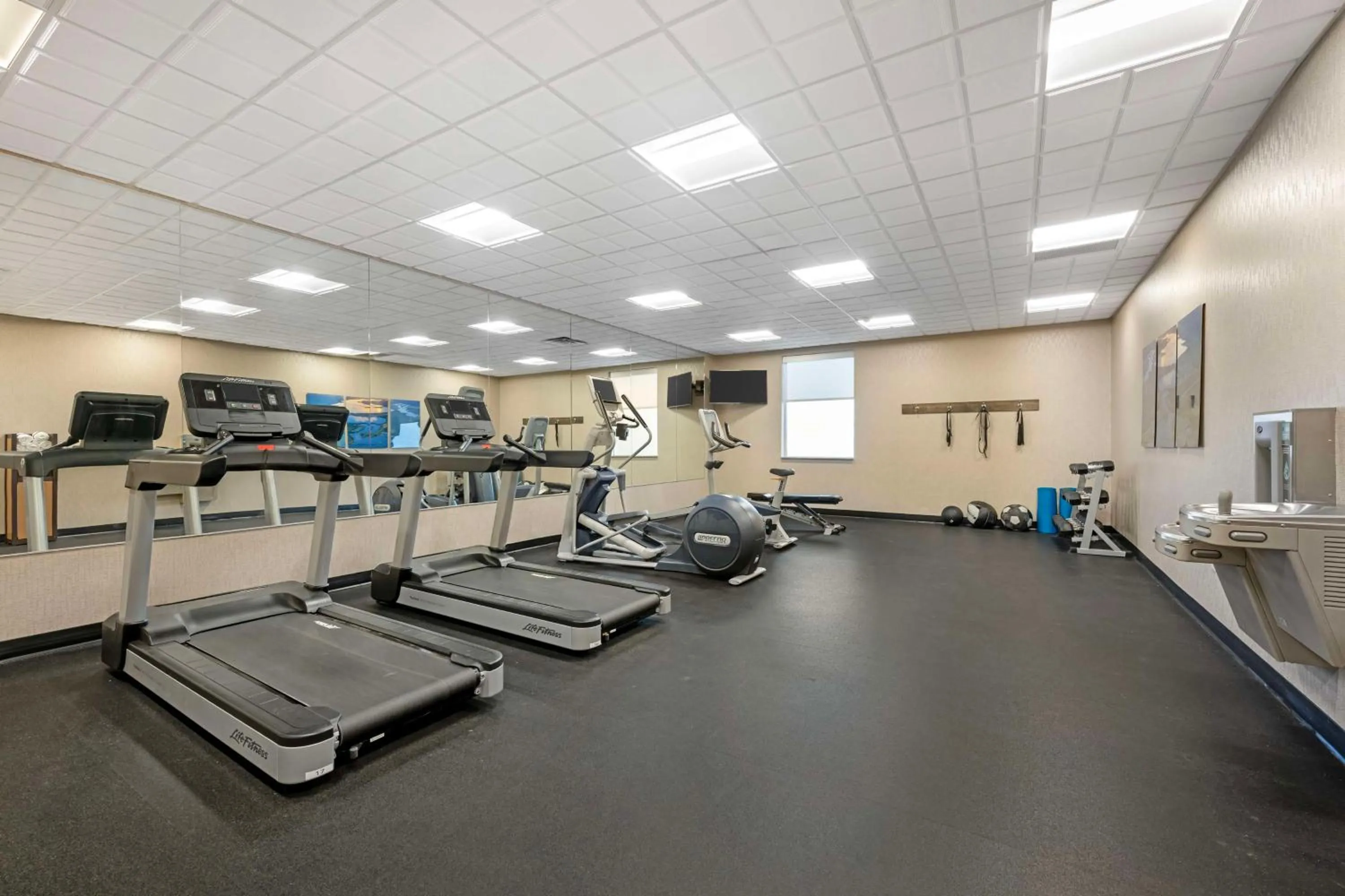 Fitness centre/facilities in Best Western Plus Lakeview Hotel