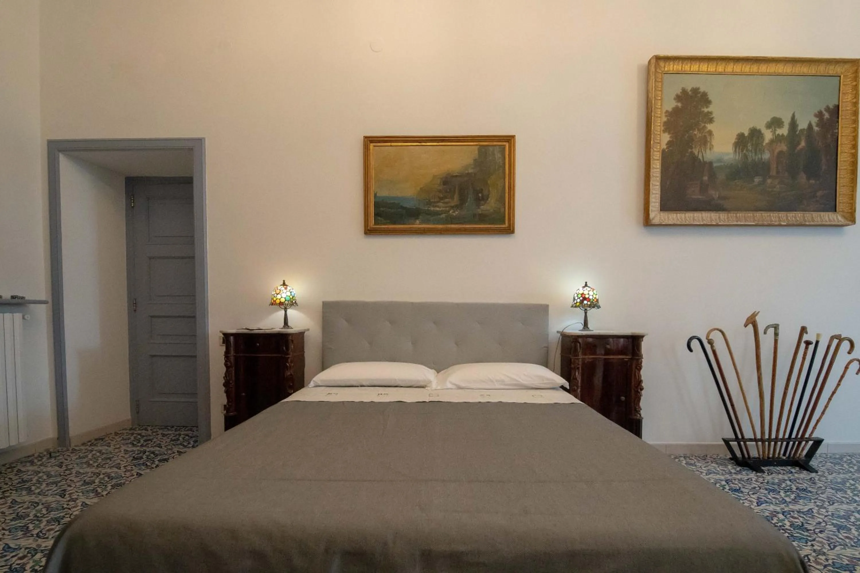 Photo of the whole room, Bed in D'Angleterre Guest House