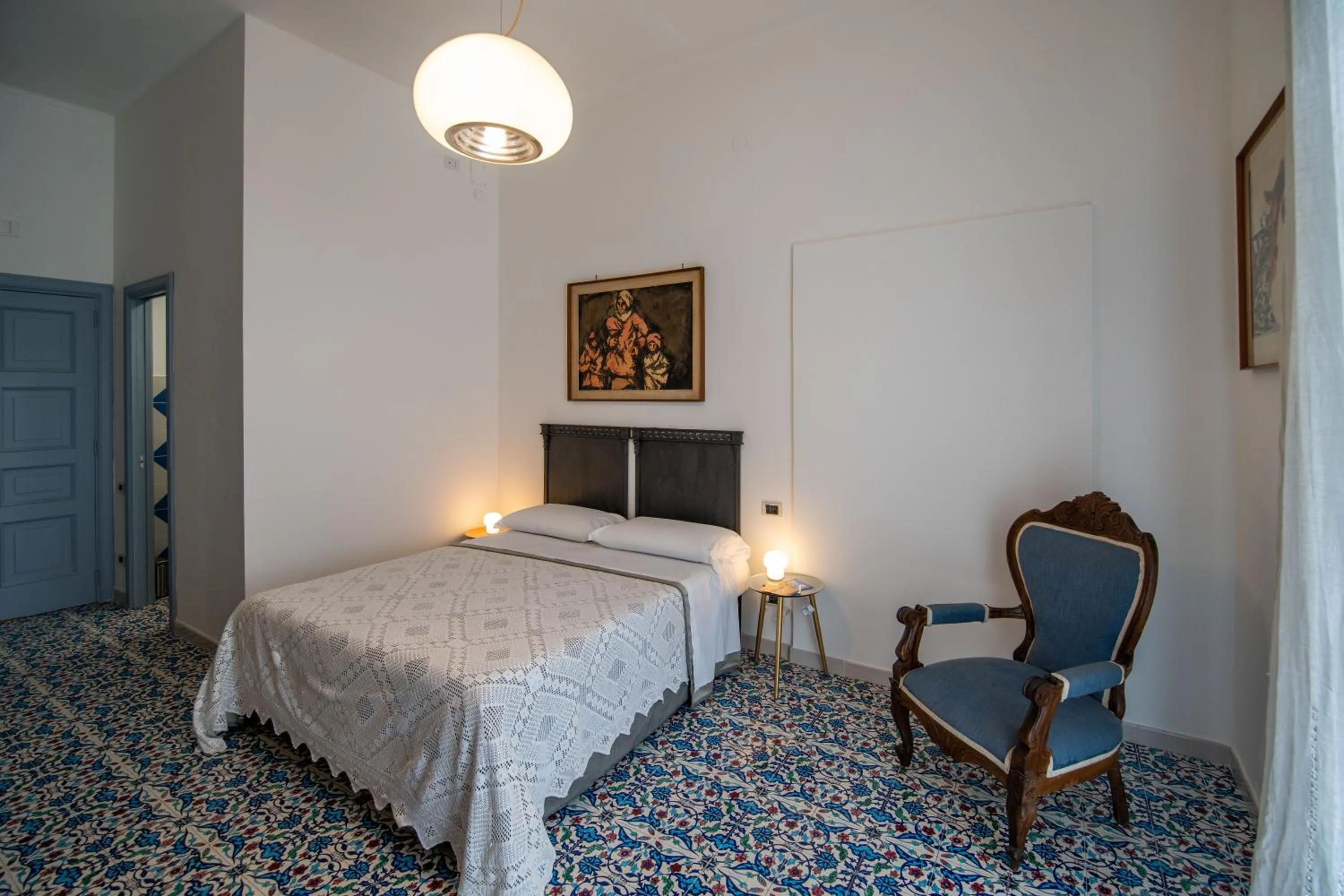 Photo of the whole room, Bed in D'Angleterre Guest House