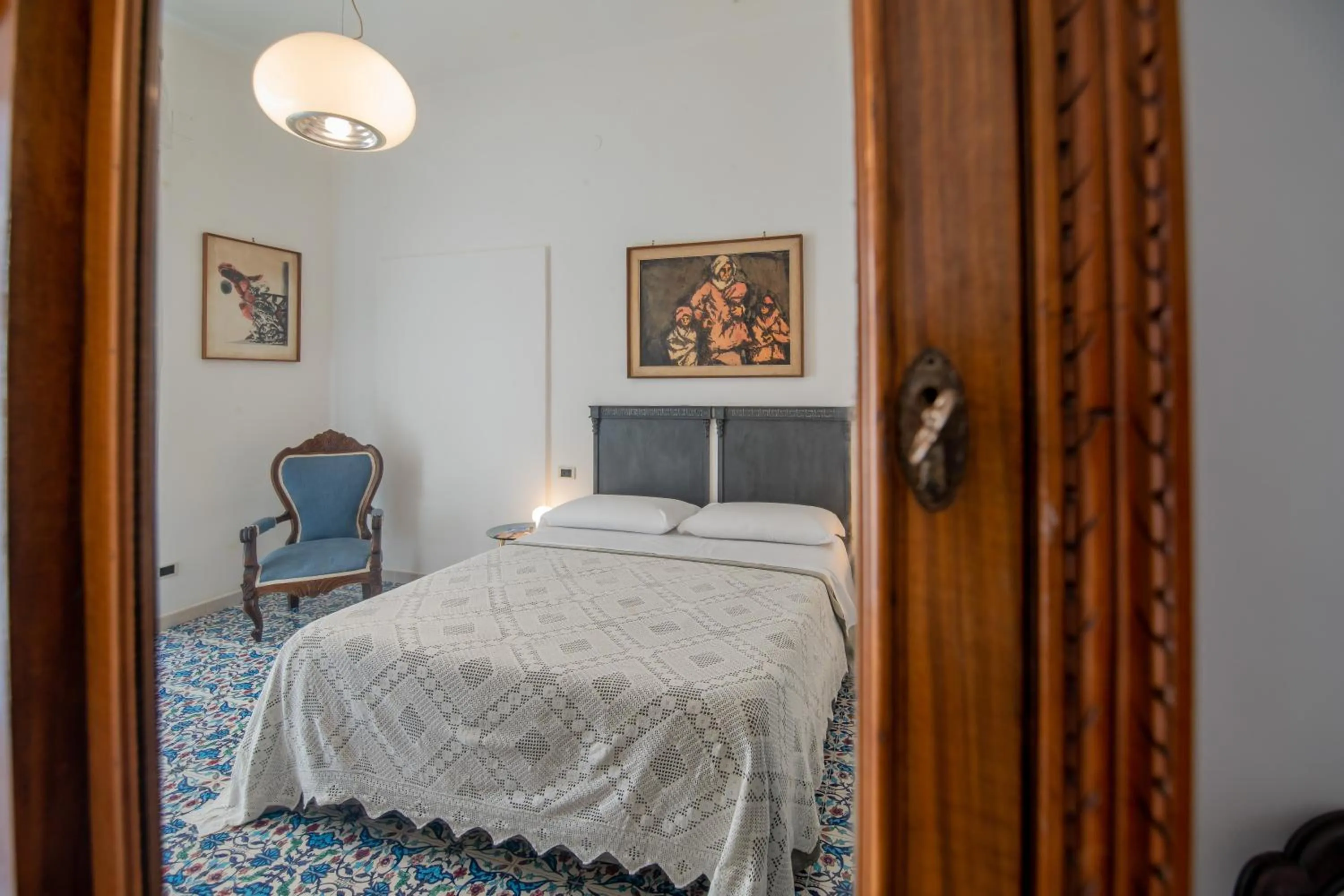 Photo of the whole room, Bed in D'Angleterre Guest House