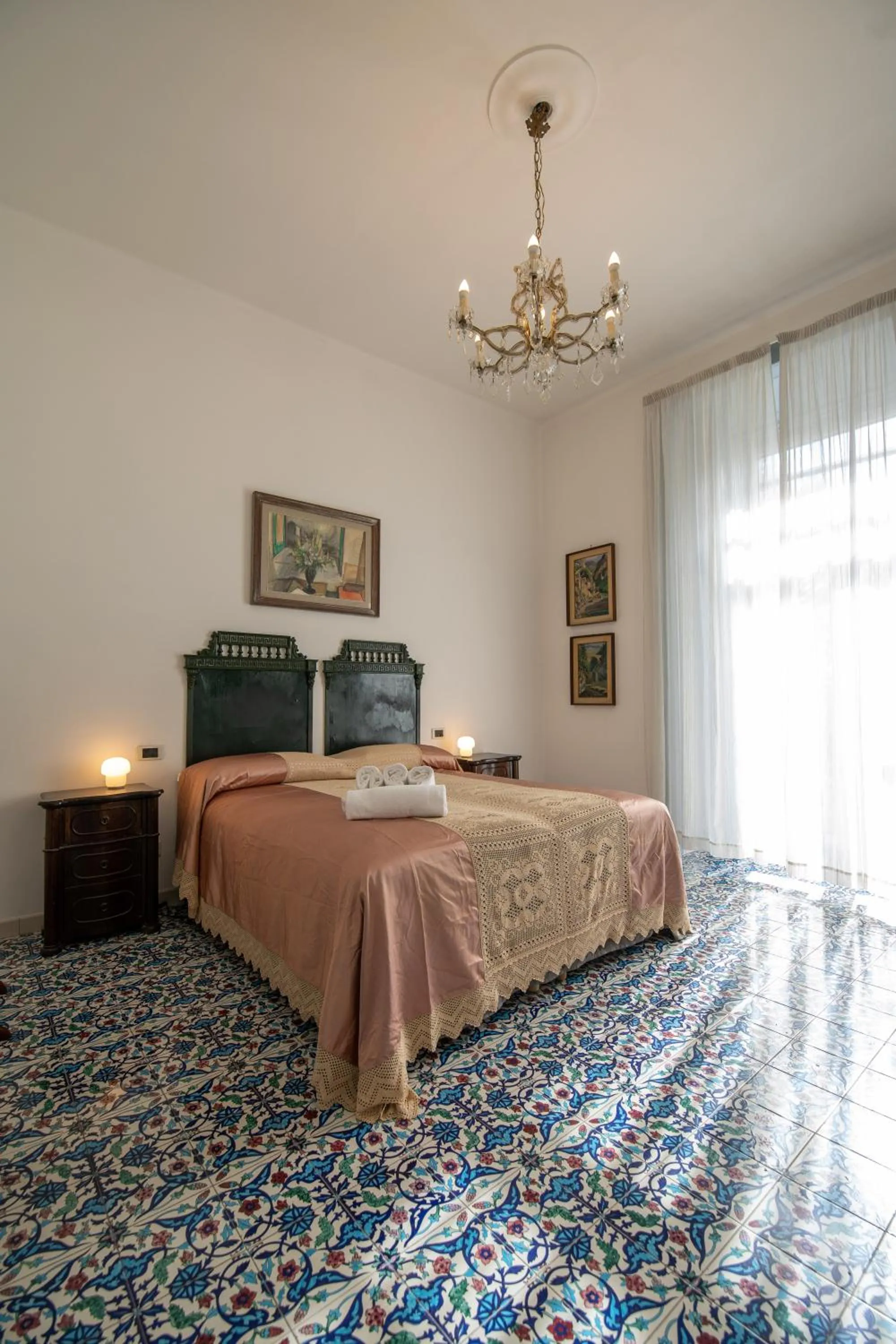 Photo of the whole room, Bed in D'Angleterre Guest House