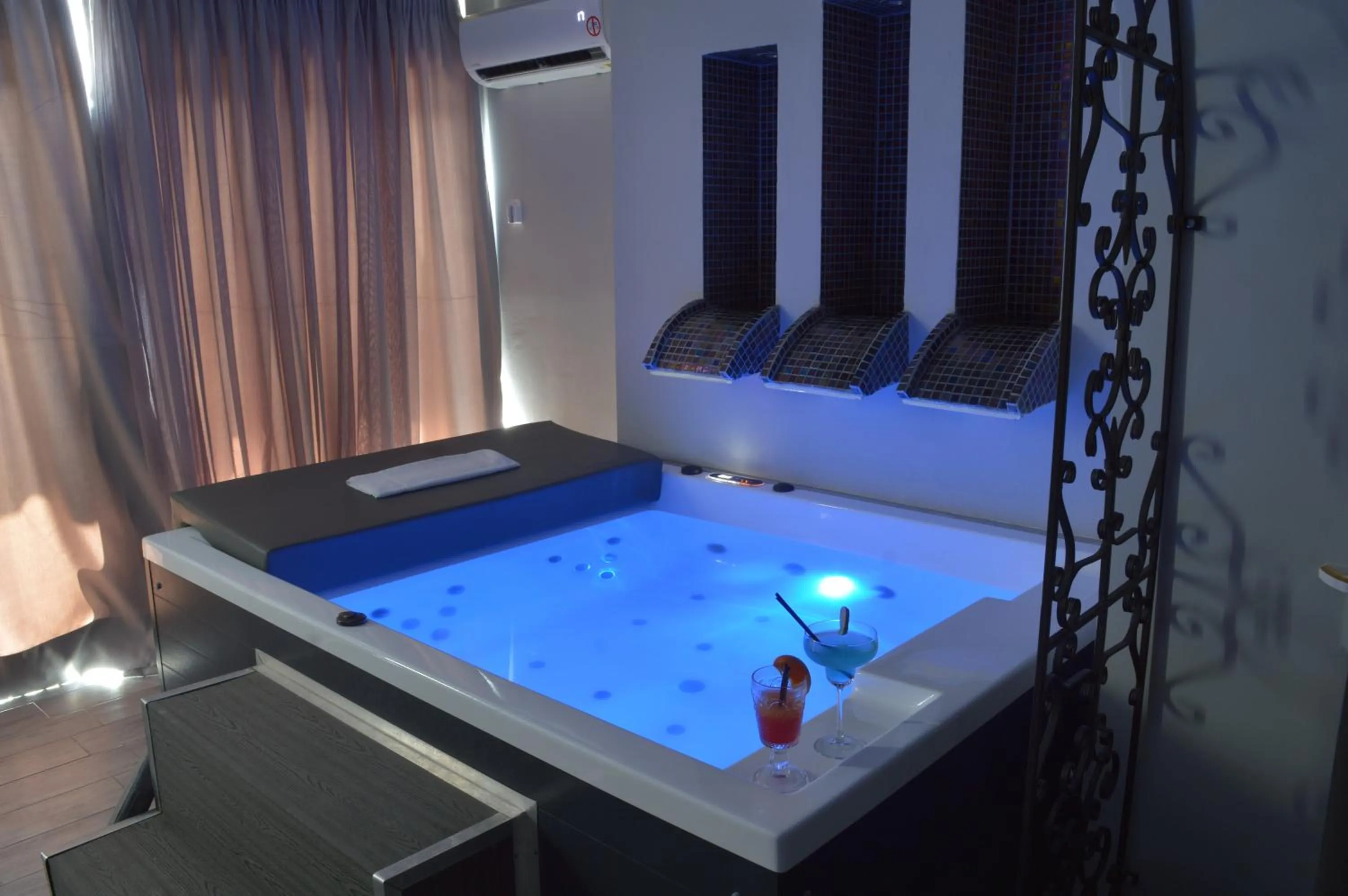 Hot Tub in Anagenessis Resort