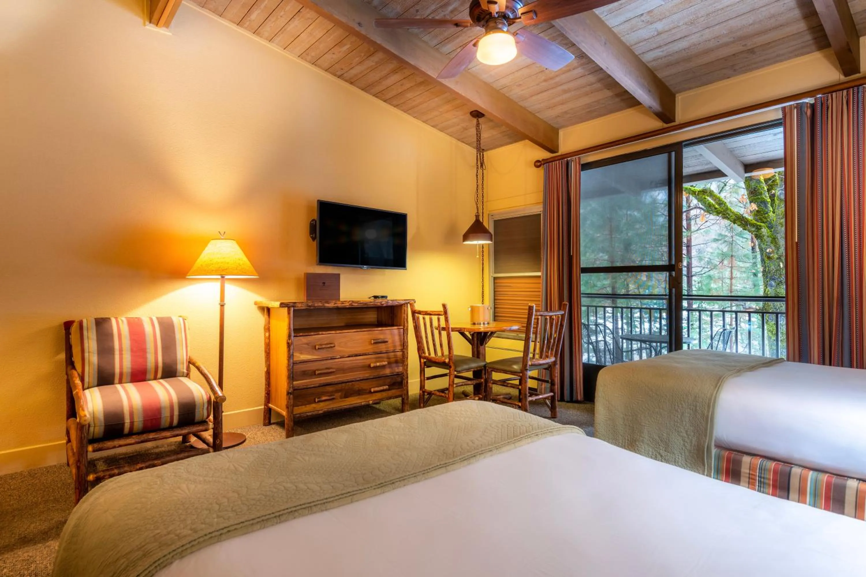 TV and multimedia, Bed in Yosemite Valley Lodge