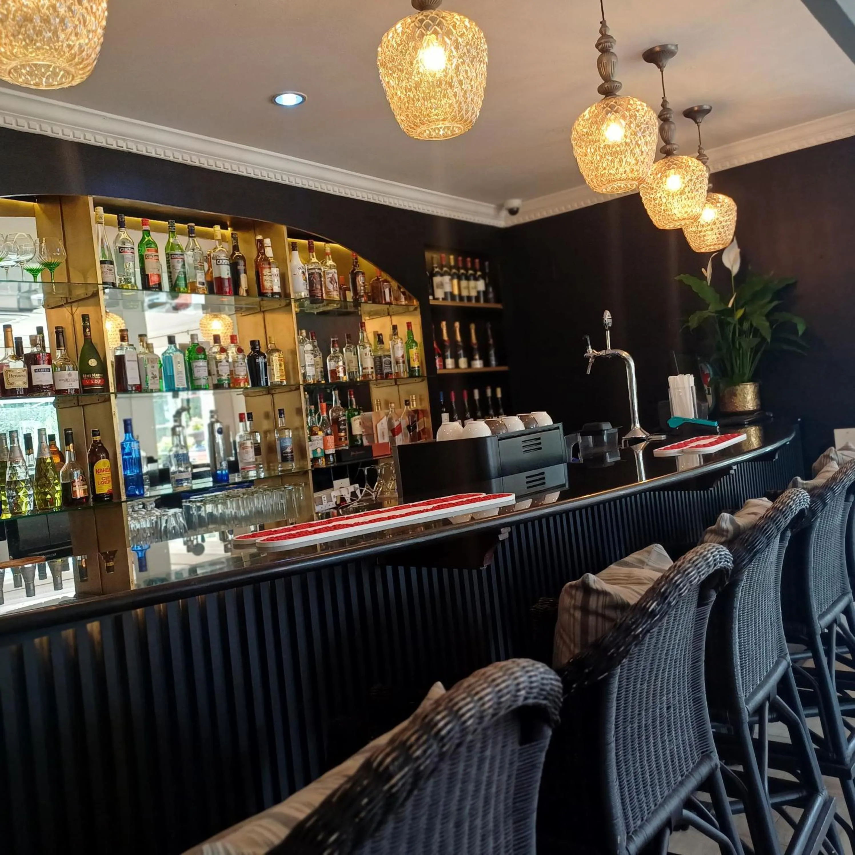 Lounge or bar in Redlands Hotel