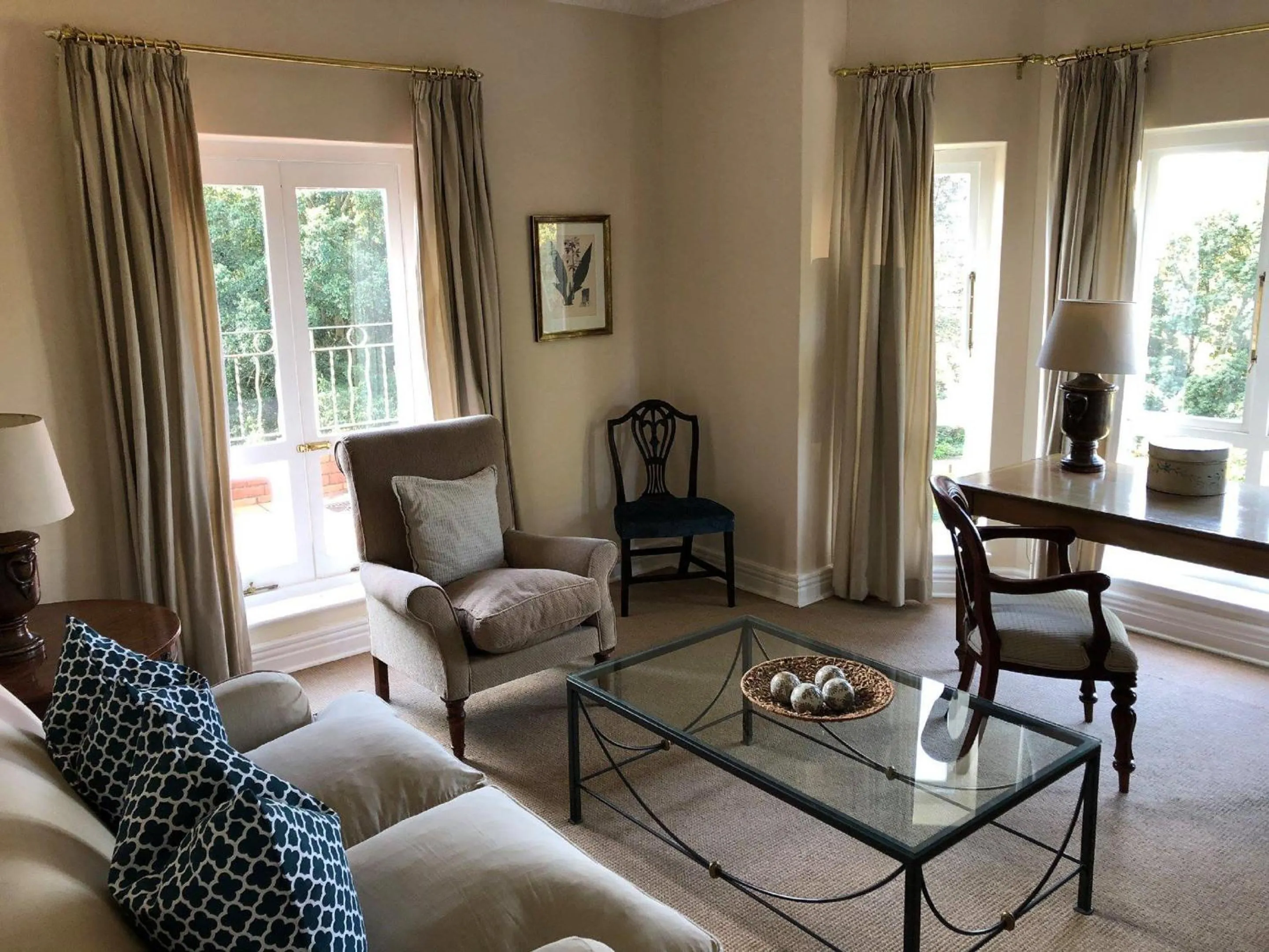 Living room in Redlands Hotel