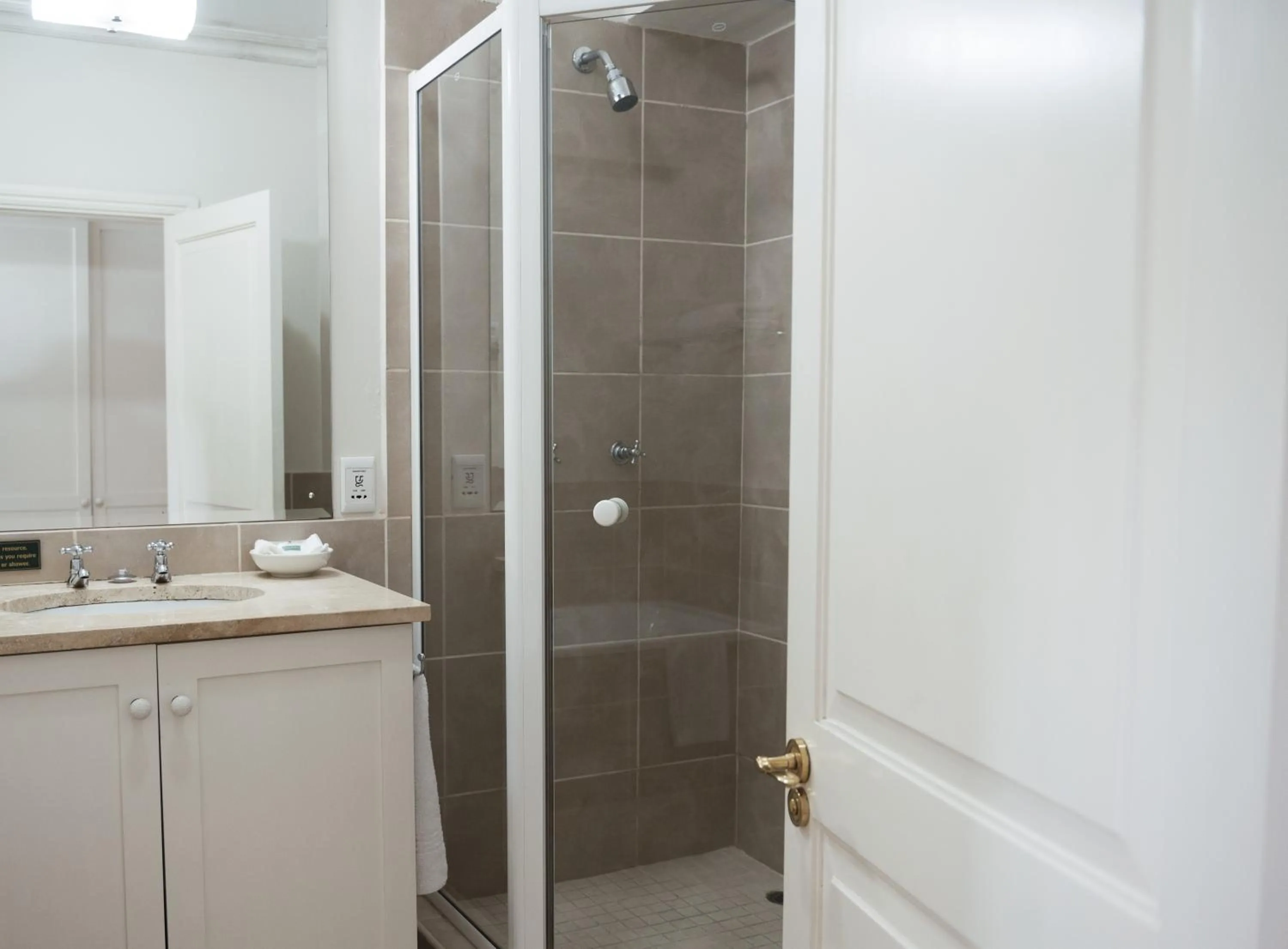 Shower in Redlands Hotel