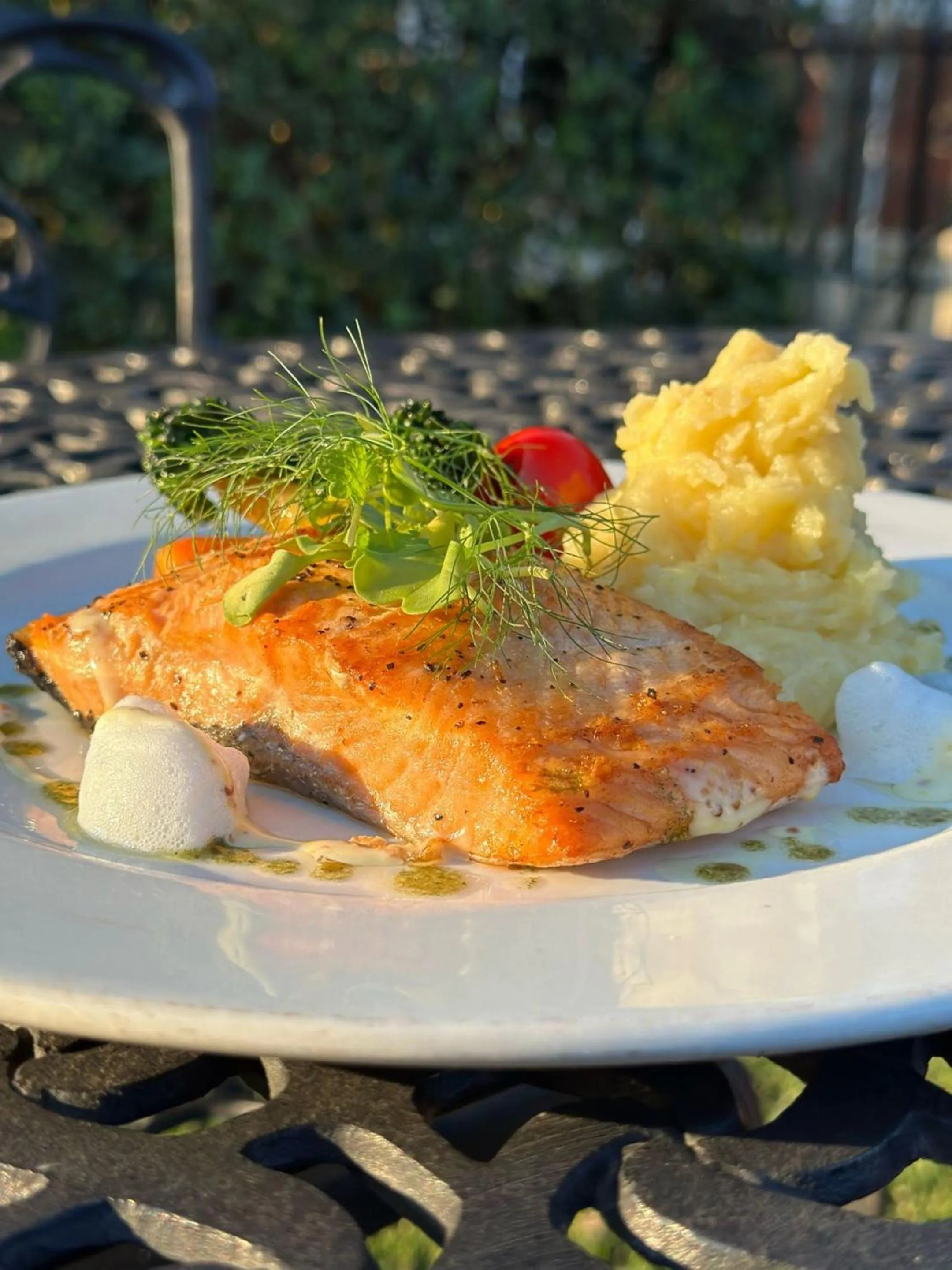 Restaurant/places to eat in Redlands Hotel