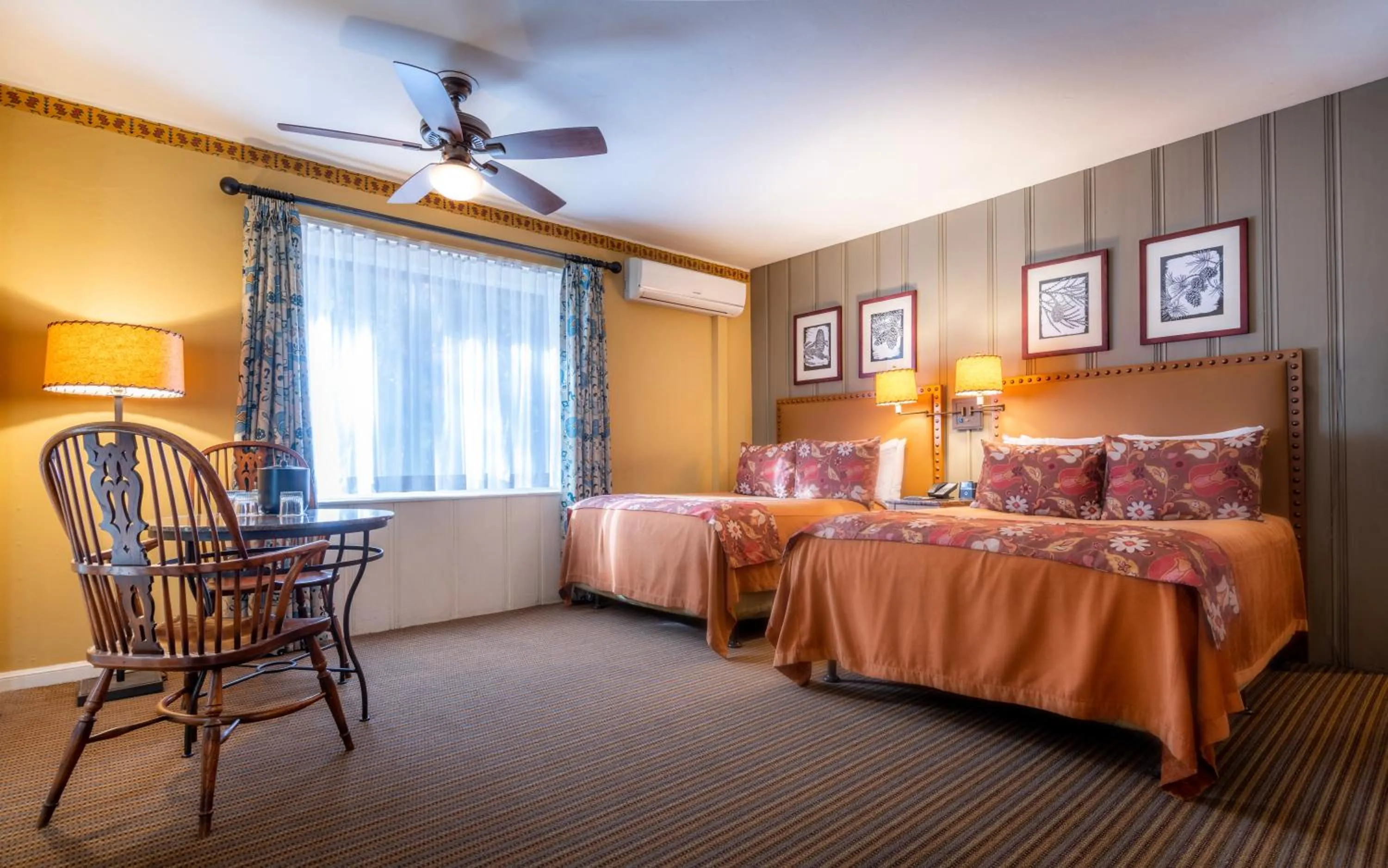 Photo of the whole room, Bed in The Ahwahnee