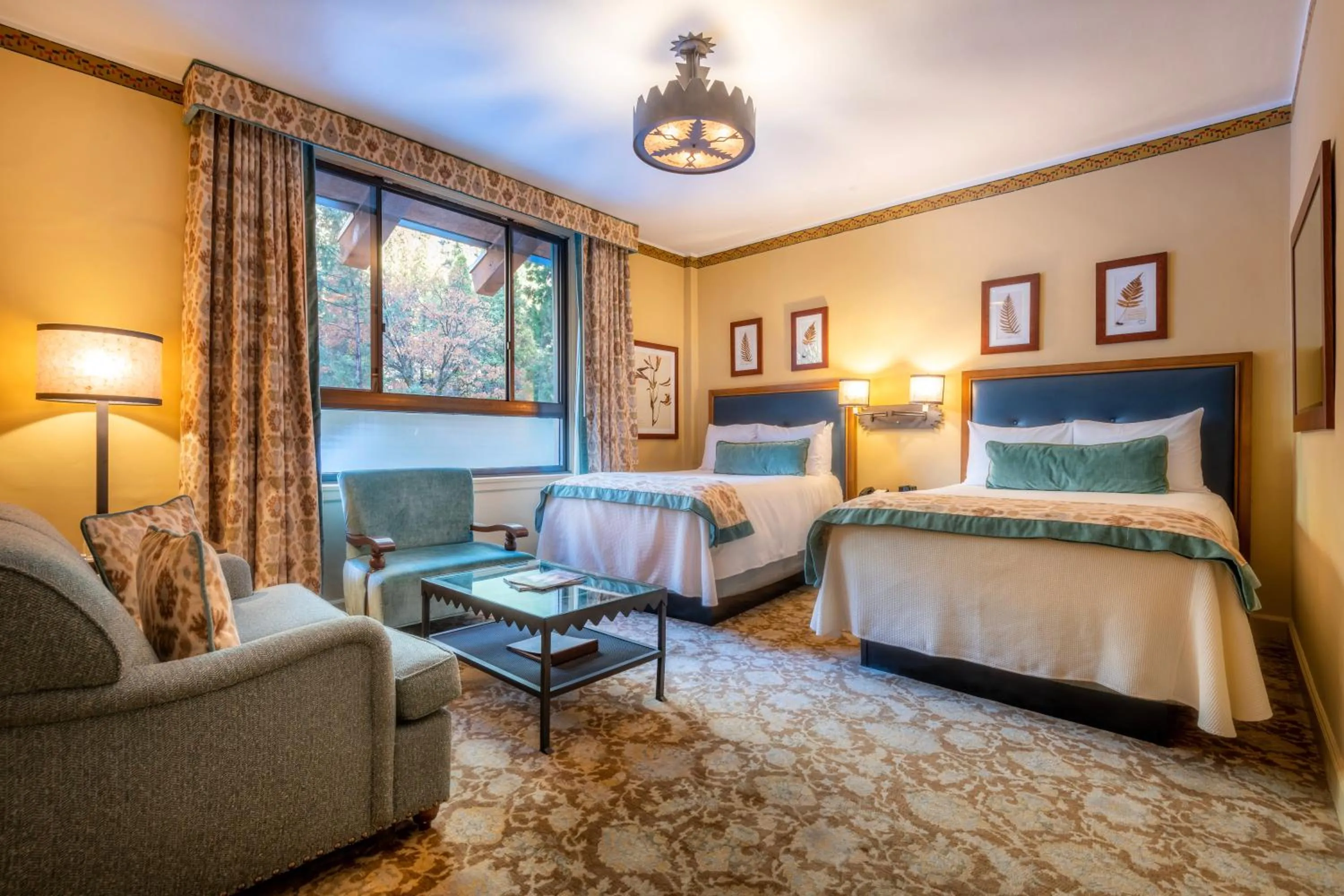 Photo of the whole room, Bed in The Ahwahnee