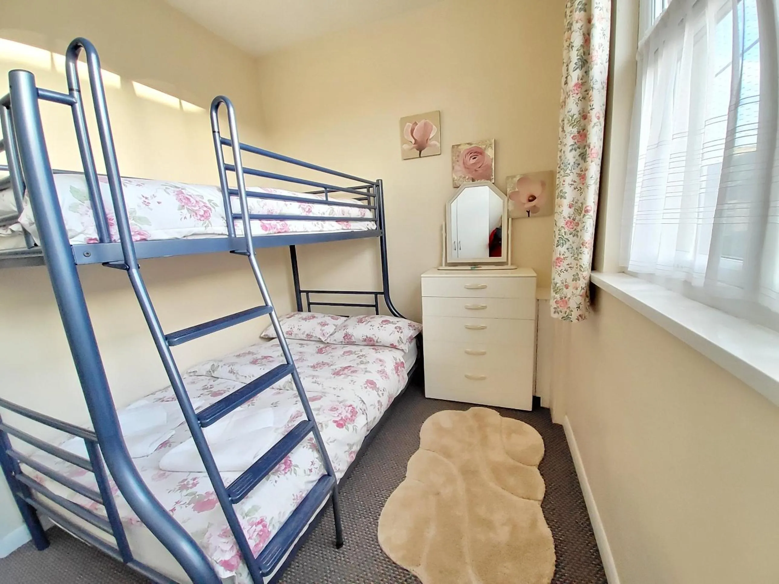 Bedroom, Bunk Bed in Saltburn Holidays 1 Park View Loftus