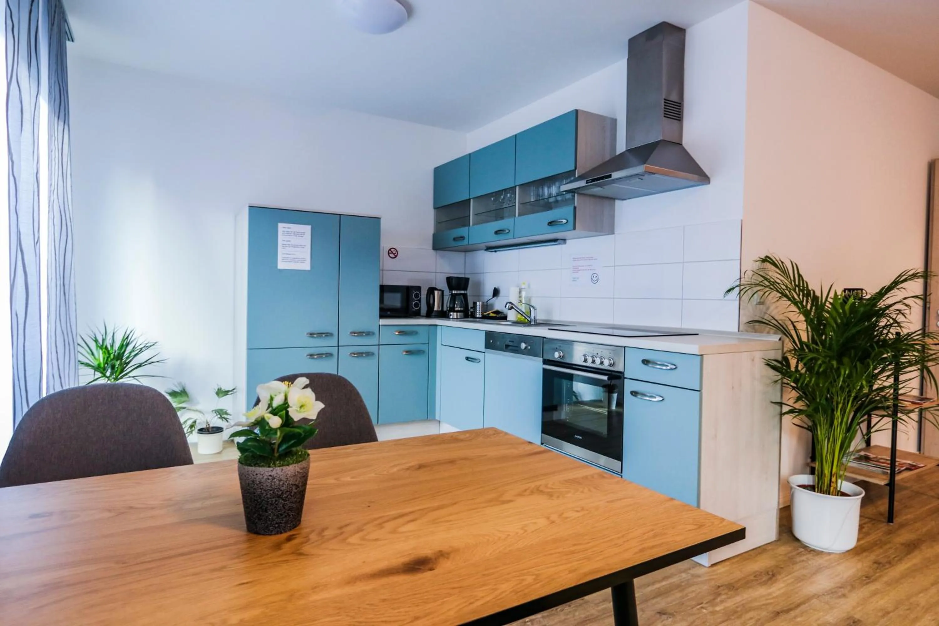 Communal lounge/ TV room in Hotel sleep-station