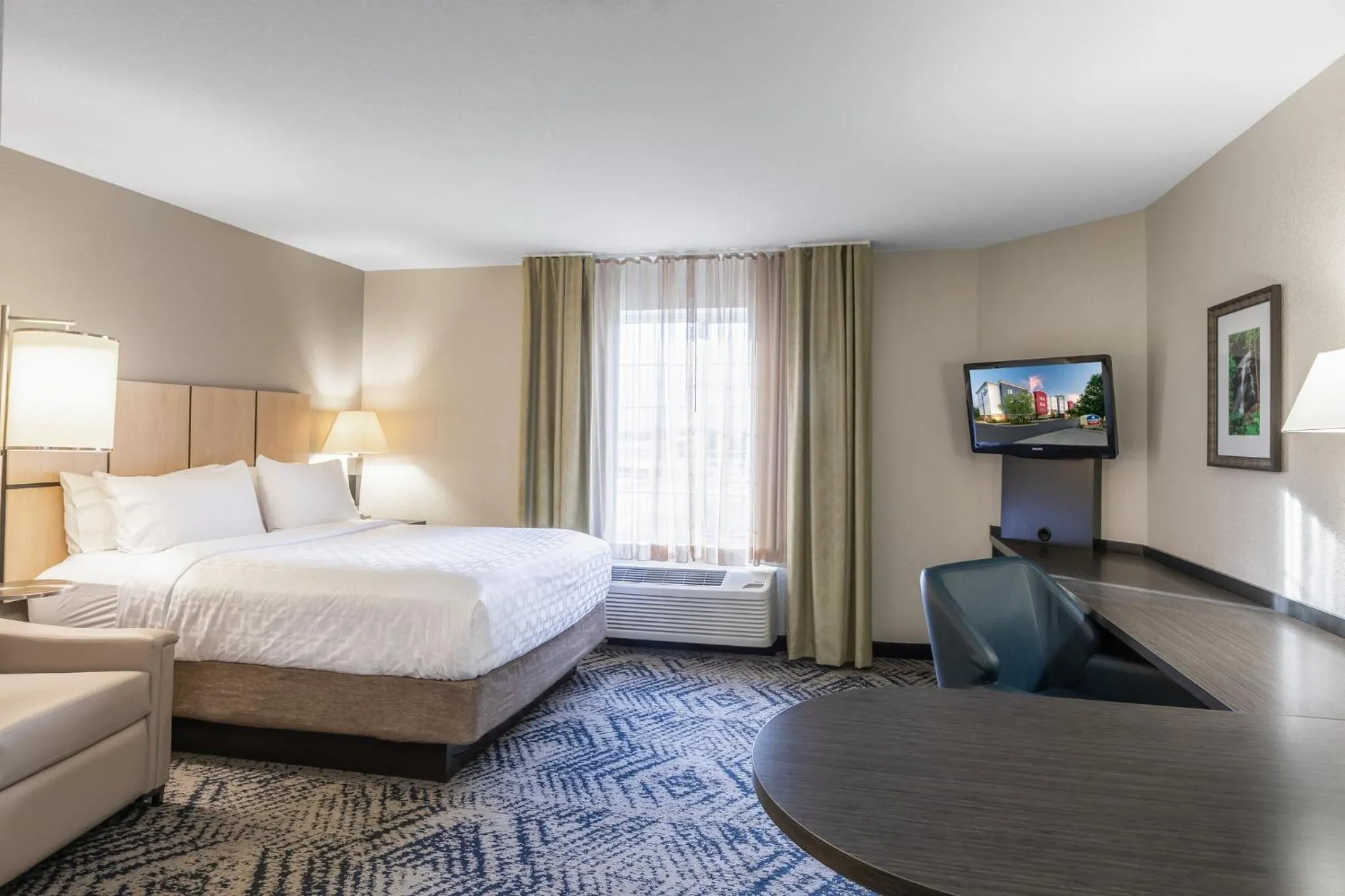 Photo of the whole room, Bed in Candlewood Suites Greenville by IHG