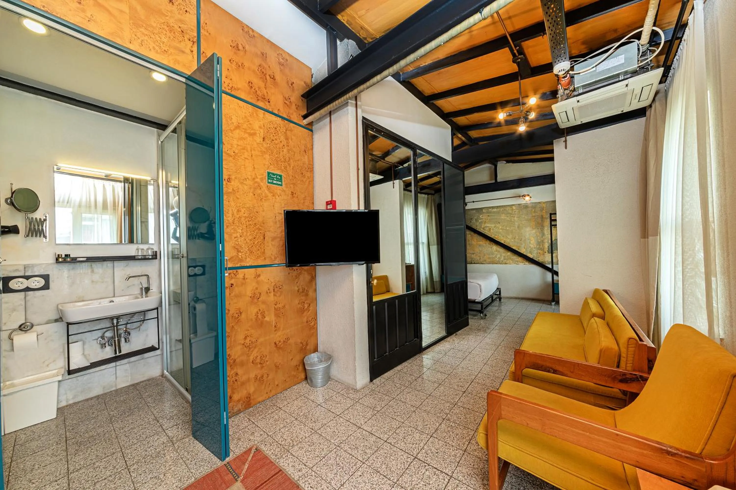 TV/Entertainment Center in Raven Suites Taksim