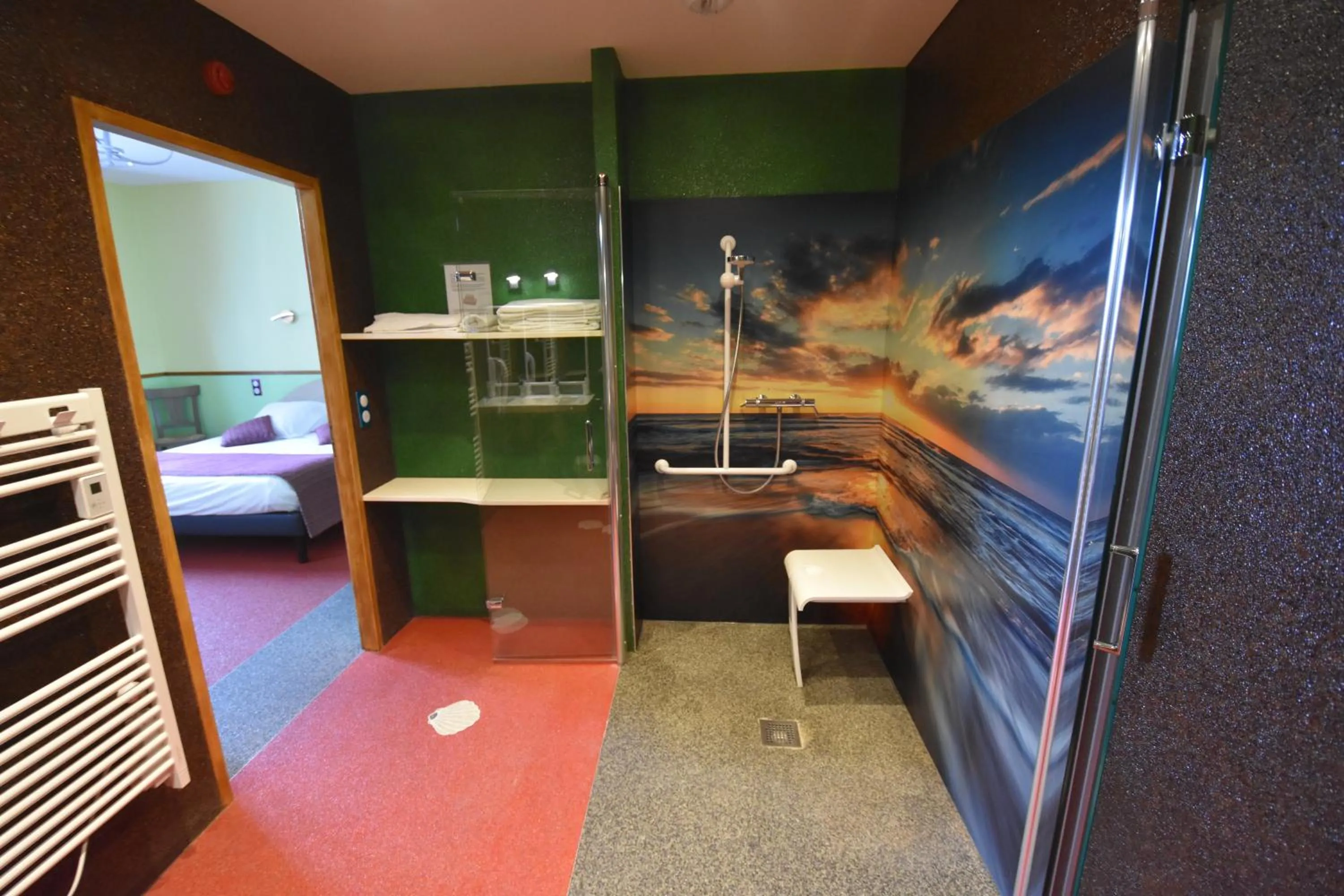 Bed in Hôtel De Calais