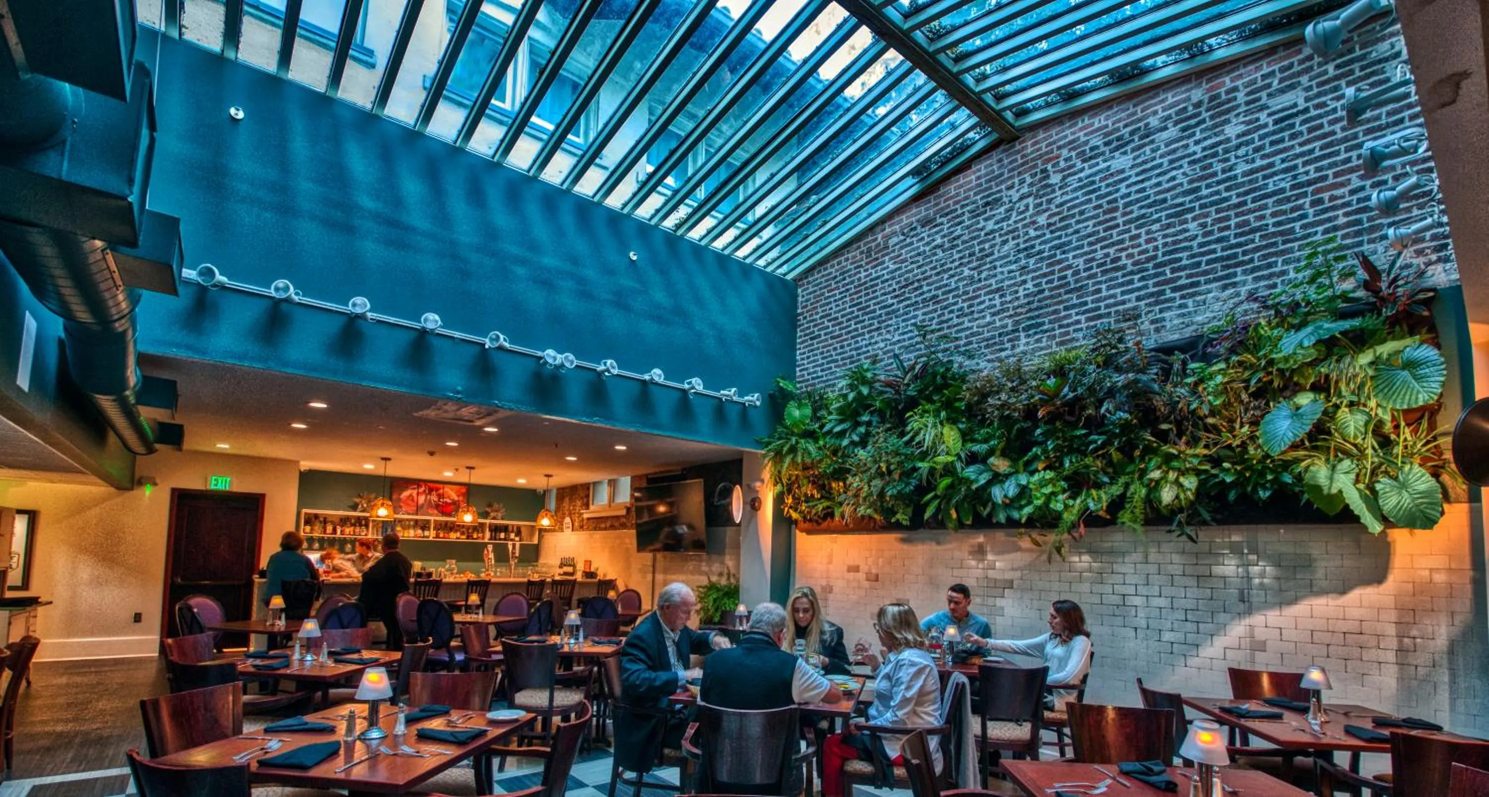 Restaurant/places to eat in Hotel Hale