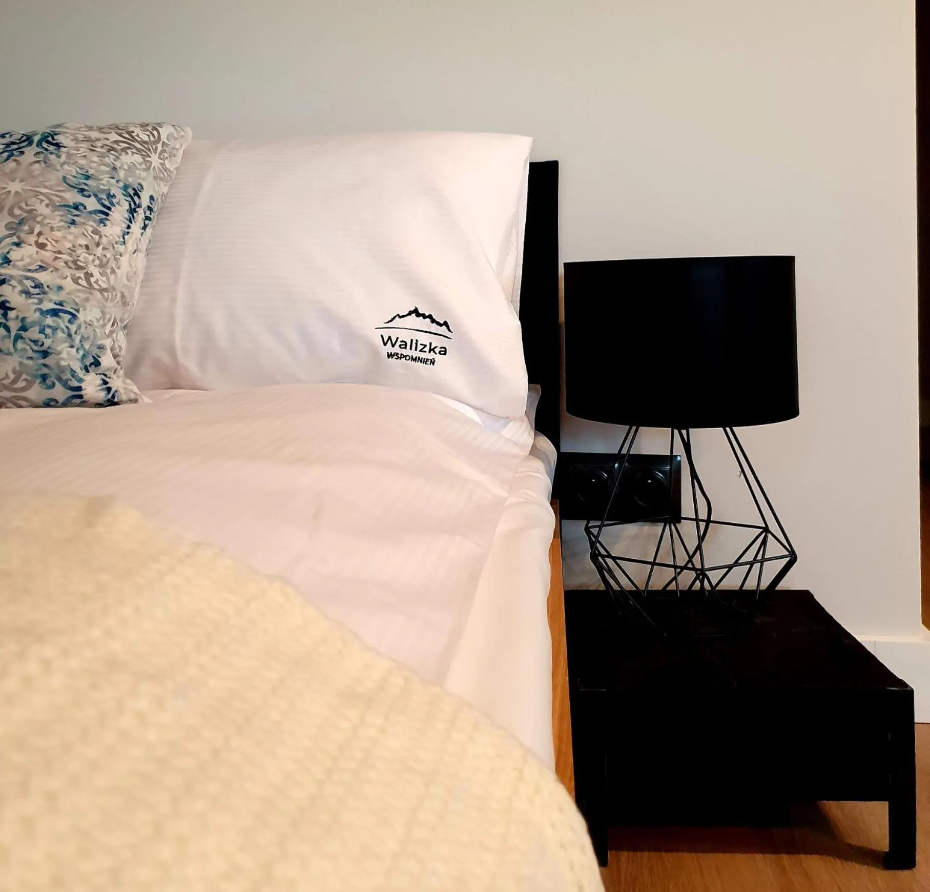 Bed in Walizka Wspomnień