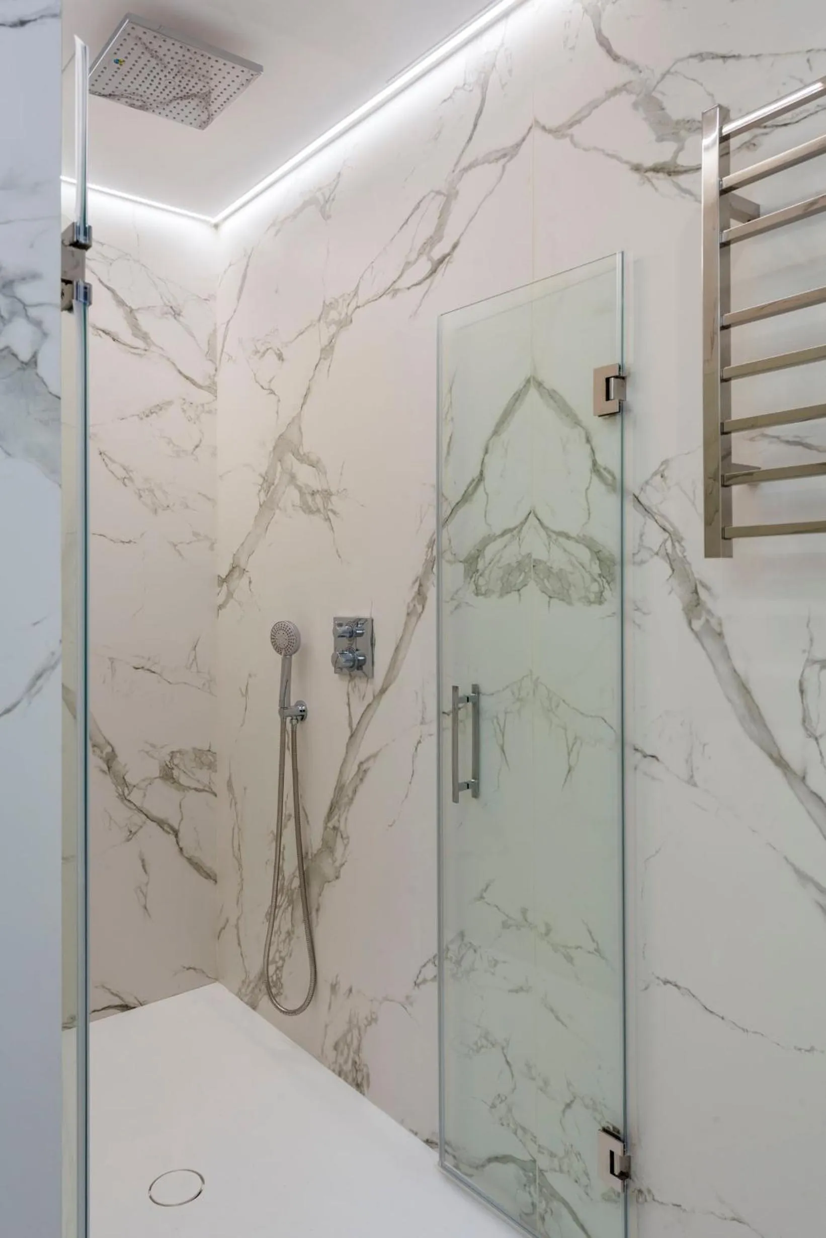 Shower in Casa de Triana Luxury Suites by Casa del Poeta